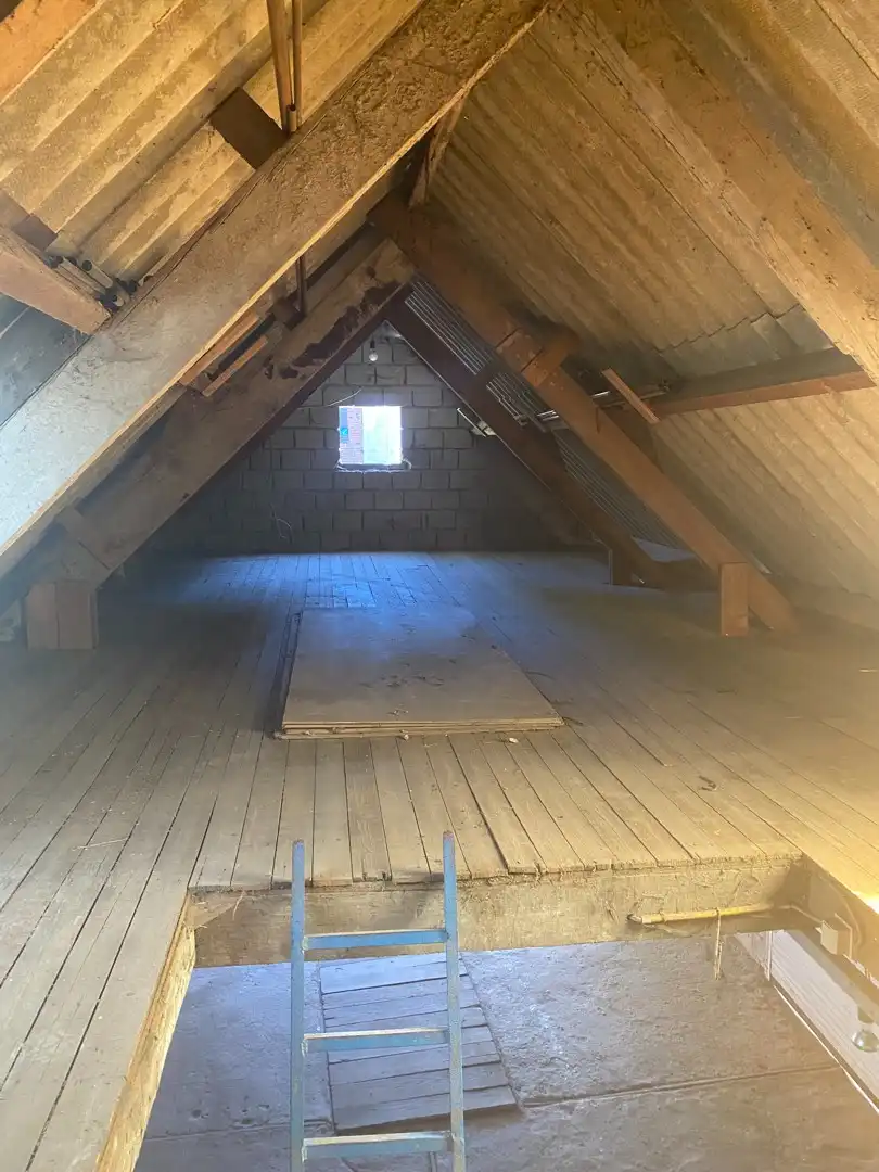 Centraal gelegen te renoveren woning met ruime garage en achterliggende tuin foto 17