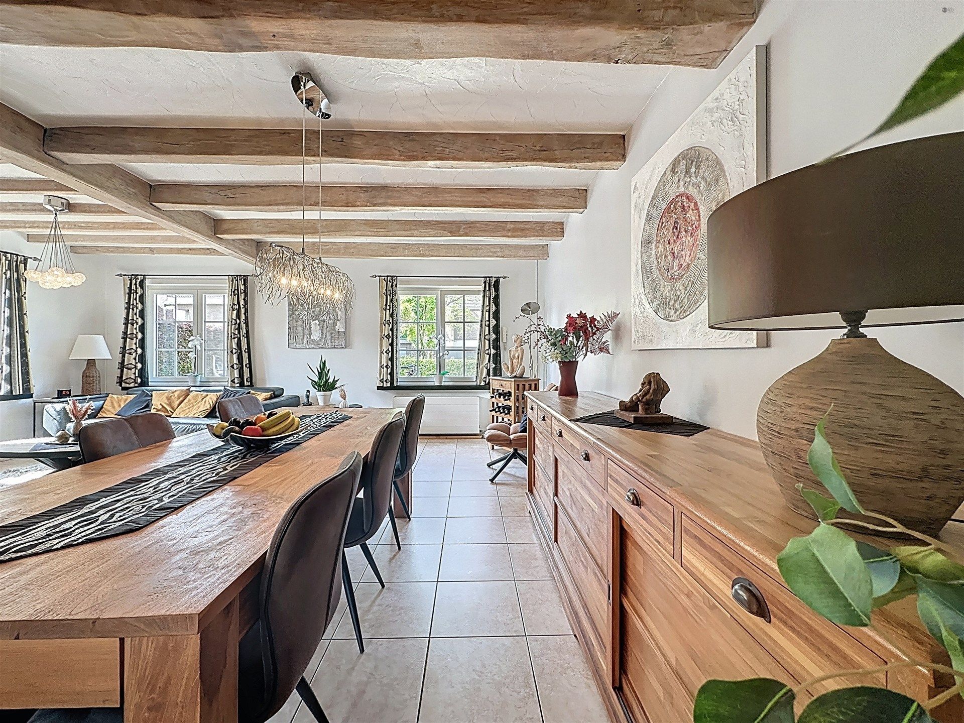Rustig gelegen, instapklare, half open bebouwing met 5 slaapkamers, garage op perceel van 465m²! foto 2