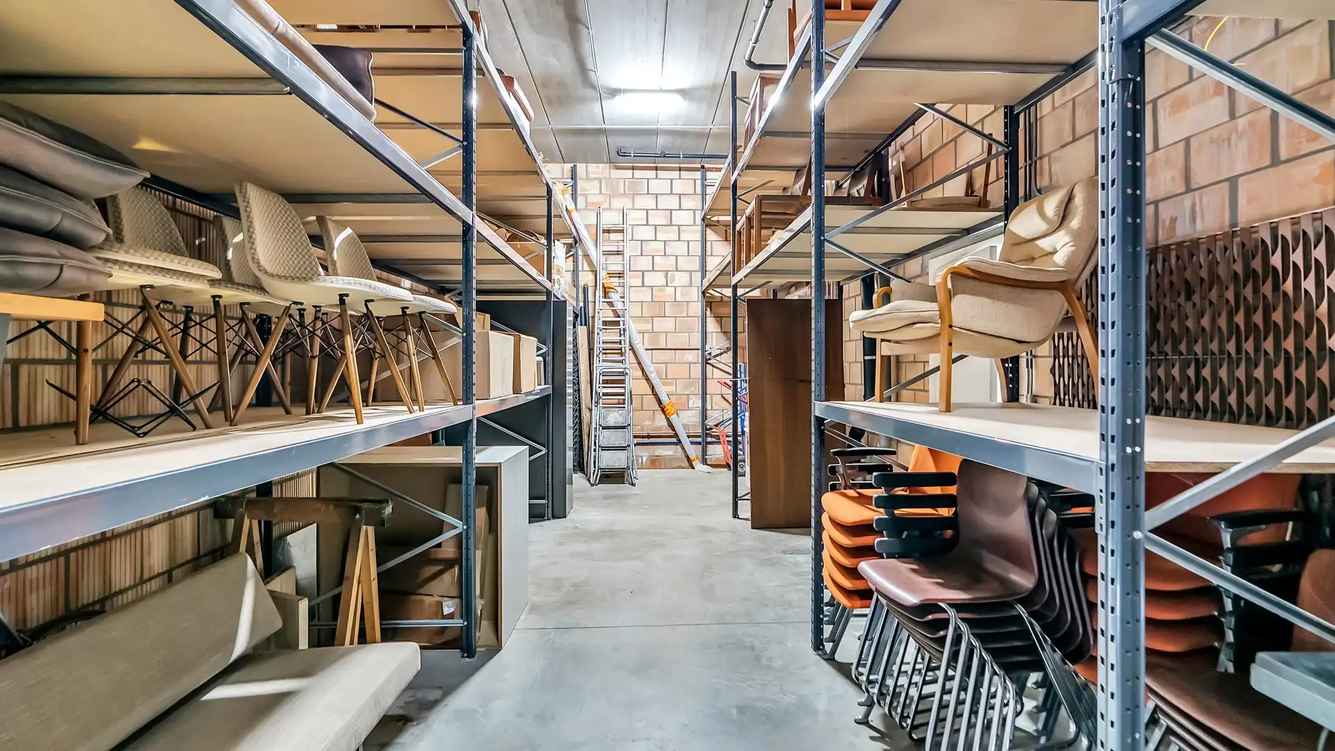 Multifunctioneel KMO-pand met magazijn en woongelegenheid te As foto 20