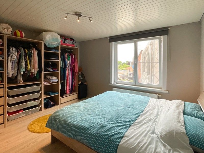 Ruim appartement van 130m² met twee slaapkamers, terras en autostaanplaats foto 11