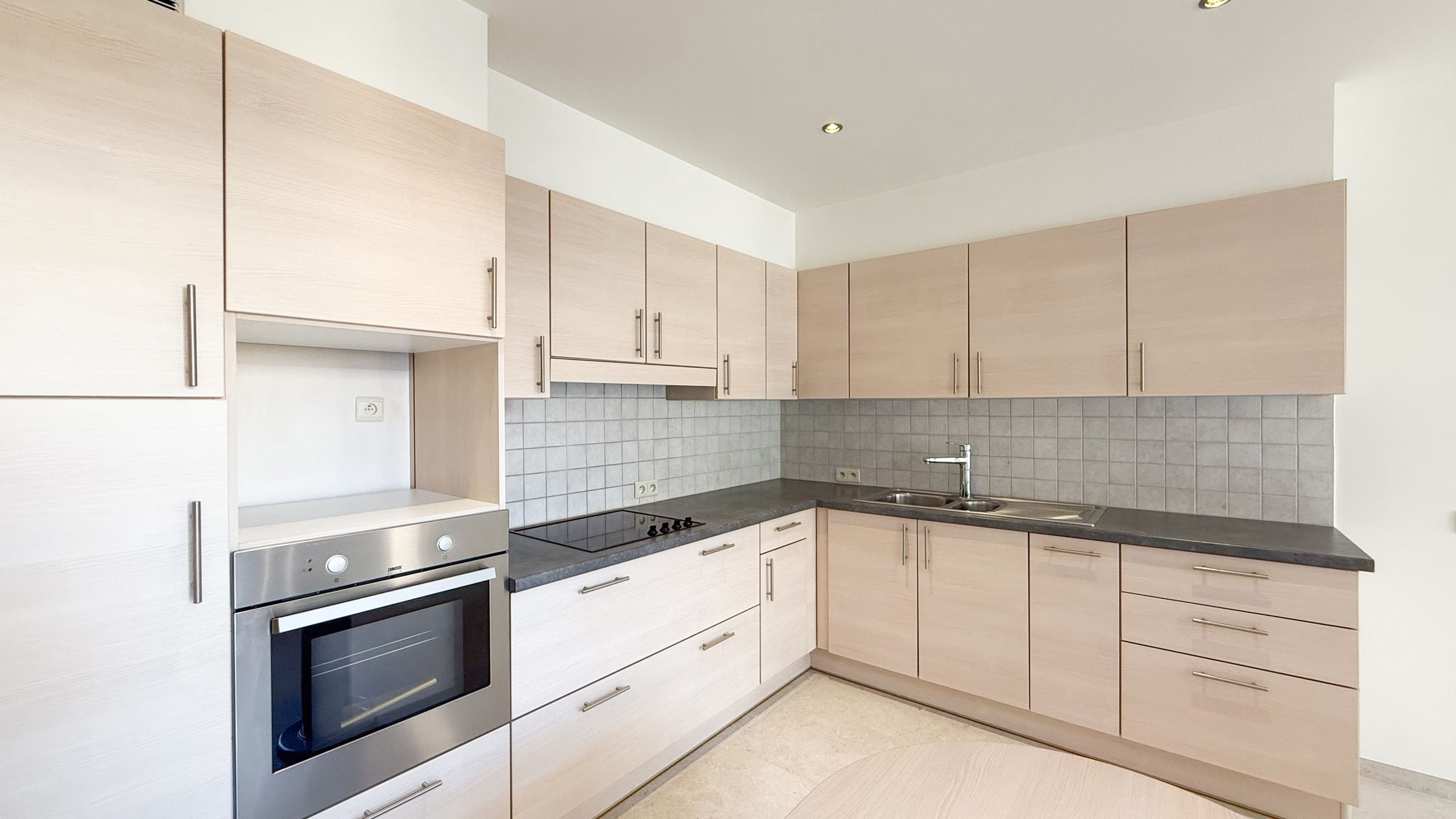 Opbrengsteigendom met Appartement en kantoorruimte! foto 26