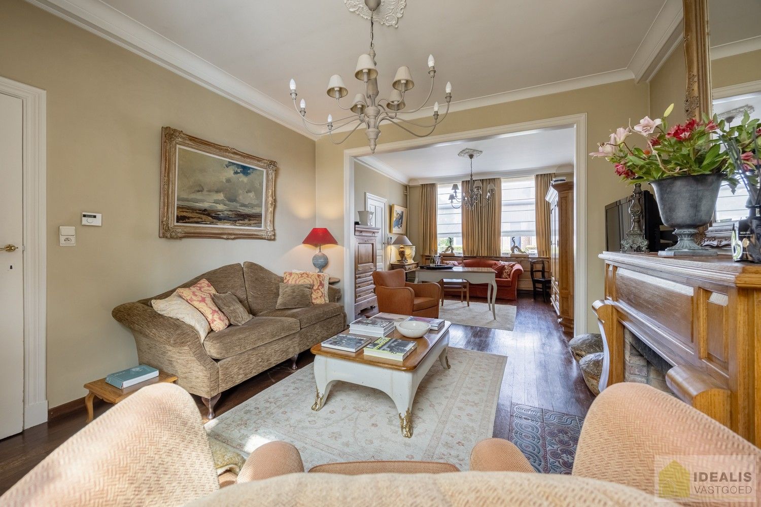 RUIME, CHARMANTE EN INSTAPKLARE WONING IN HARTJE HAMONT! HEERLIJKE WOONKAMER VOORZIEN VAN PARKET EN MET HAARD, LICHTRIJKE KEUKEN MET DIRECTE TOEGANG TOT PRACHTIGE VERANDA, 4 SLAAPKAMERS, RUIME GARAGE EN PRACHTIG AANGELEGDE TUIN OP SCHITTEREND PERCEEL VAN 7A 55CA IN HET HARTJE VAN HAMONT-ACHEL EN OP SLECHTS ENKELE MINUTEN VAN DE NEDERLANDSE GRENS! foto 6