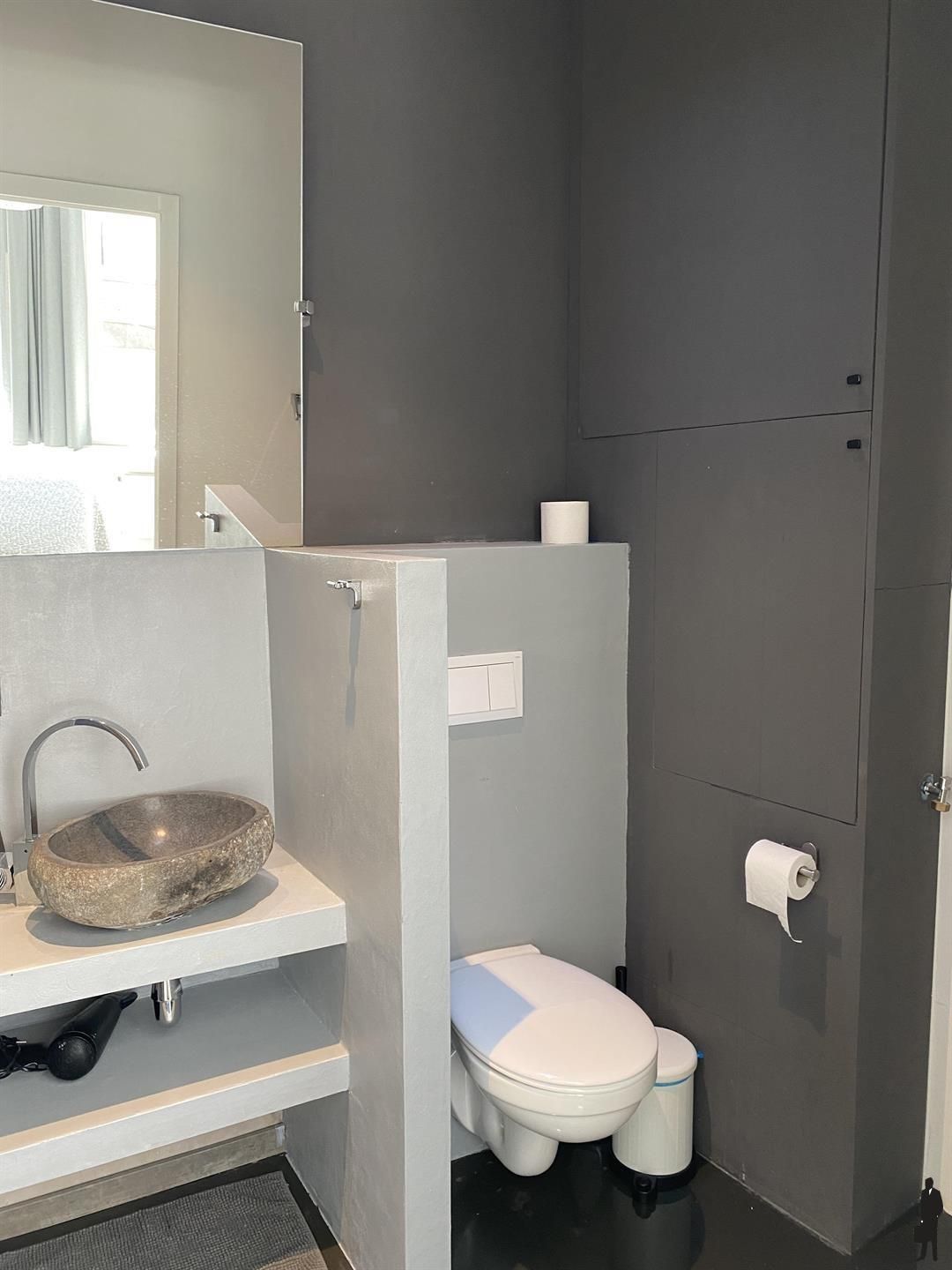 Gemeubeld appartement in een zijstraat van de Meir! foto 8