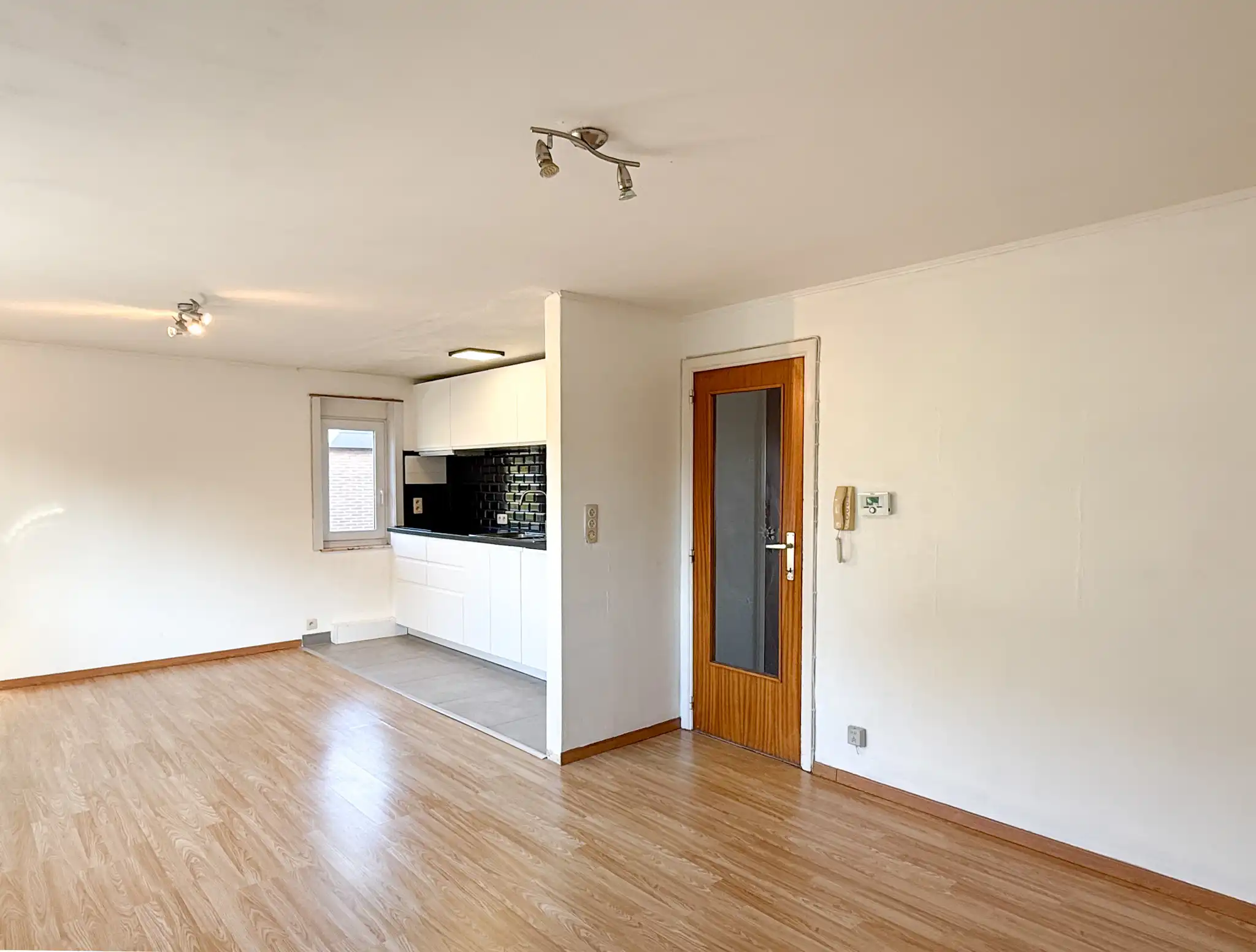 Dakappartement met twee slaapkamers en garagebox te huur in Kruibeke! foto 3