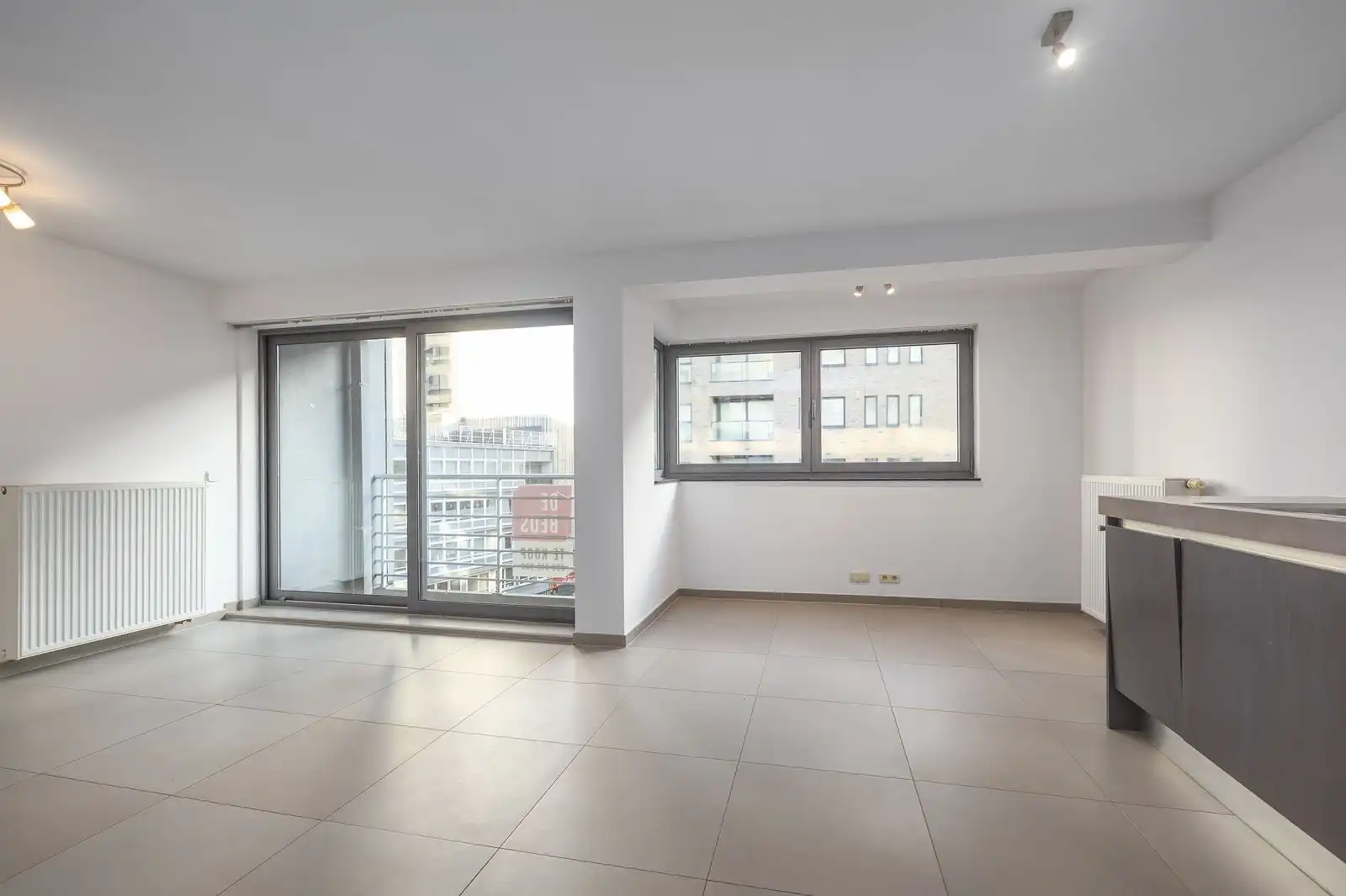 Zongericht appartement met 1 slpk, pal aan het strand! foto 2