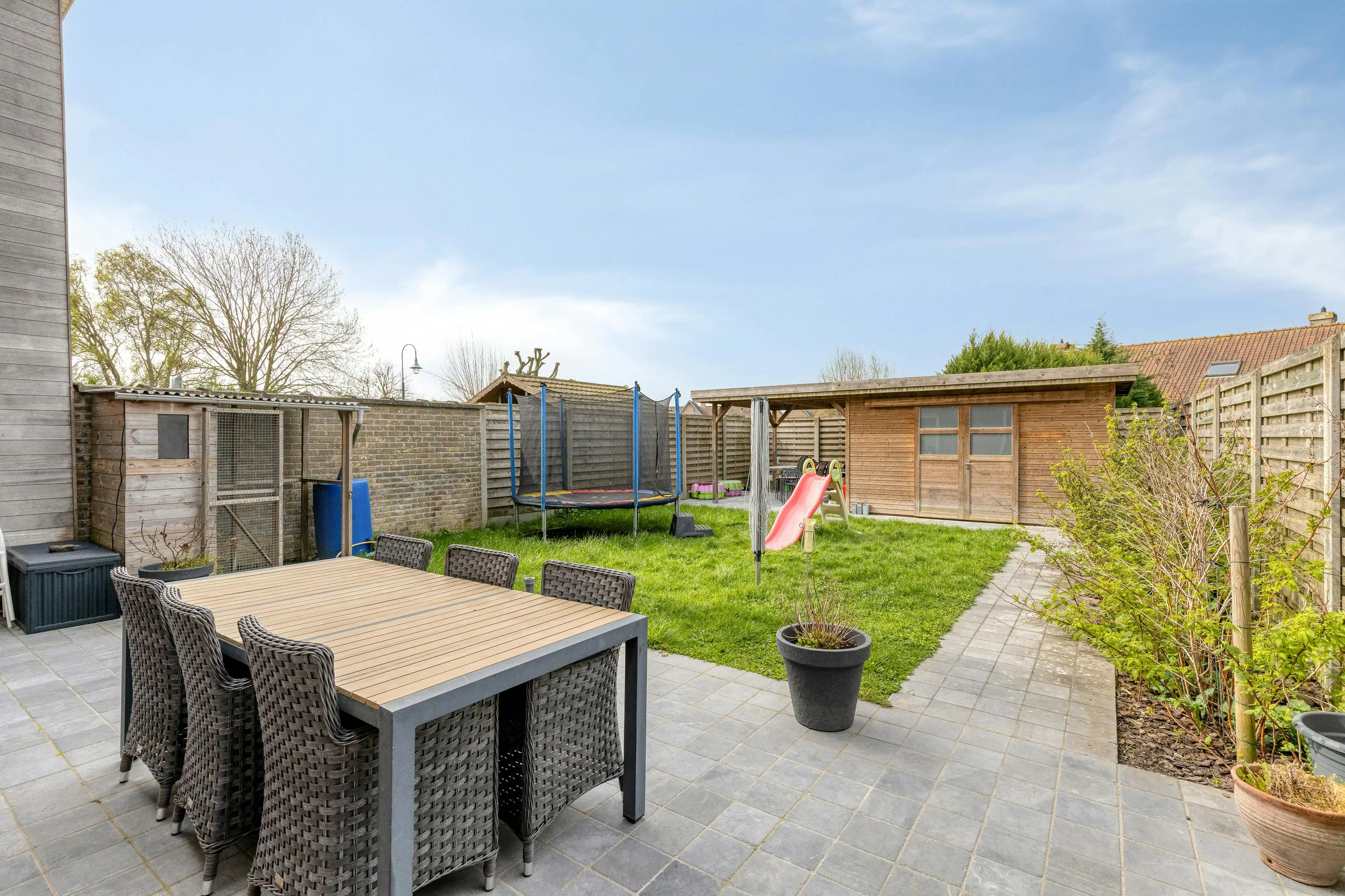 Gerenoveerde woning met 4 slaapkamers, tuin en garage. foto 9