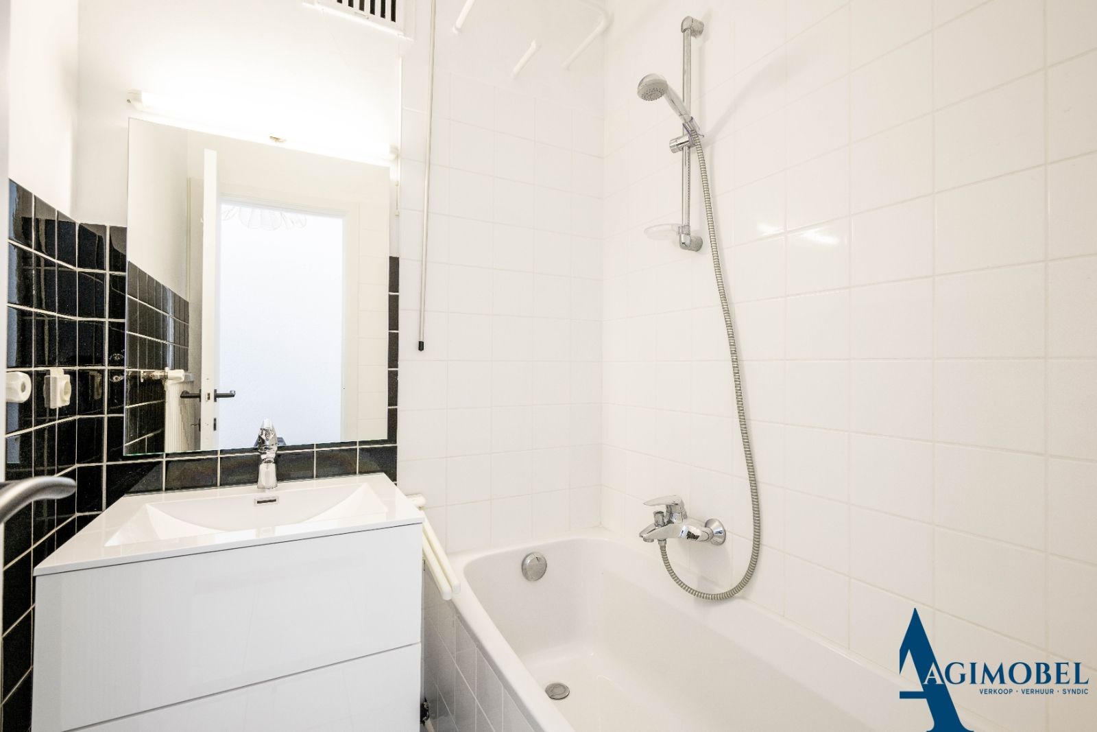 Knus appartement op de eerste verdieping op 25m wandelen van de Zeedijk. foto 10