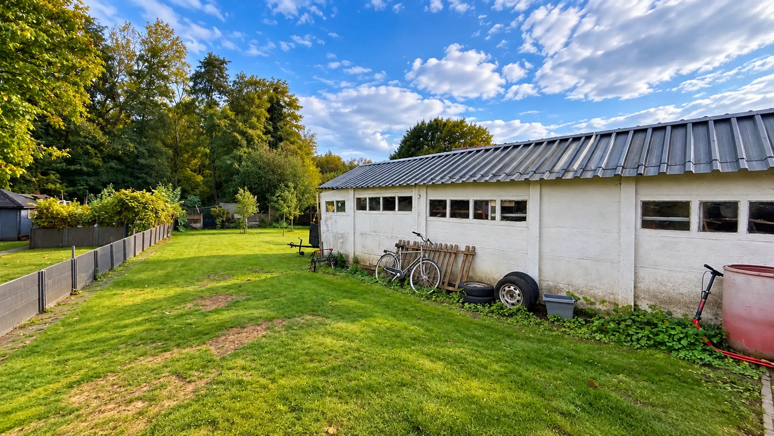 Instapklare halfopen bebouwing met zonnige tuin en garagebox foto 29