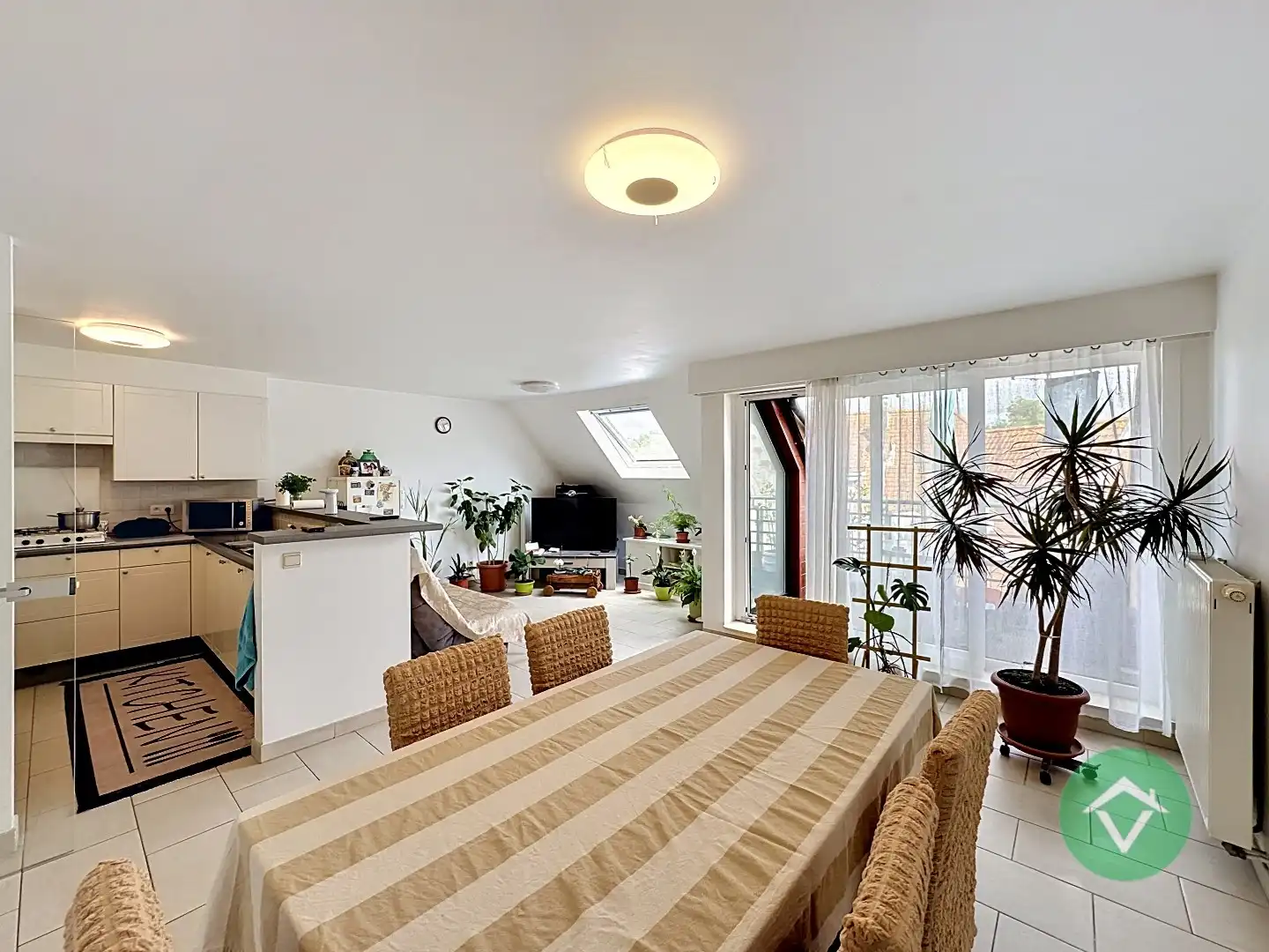 Instapklaar appartement met 4 slaapkamers en 2 badkamers in centrum Gistel foto 5