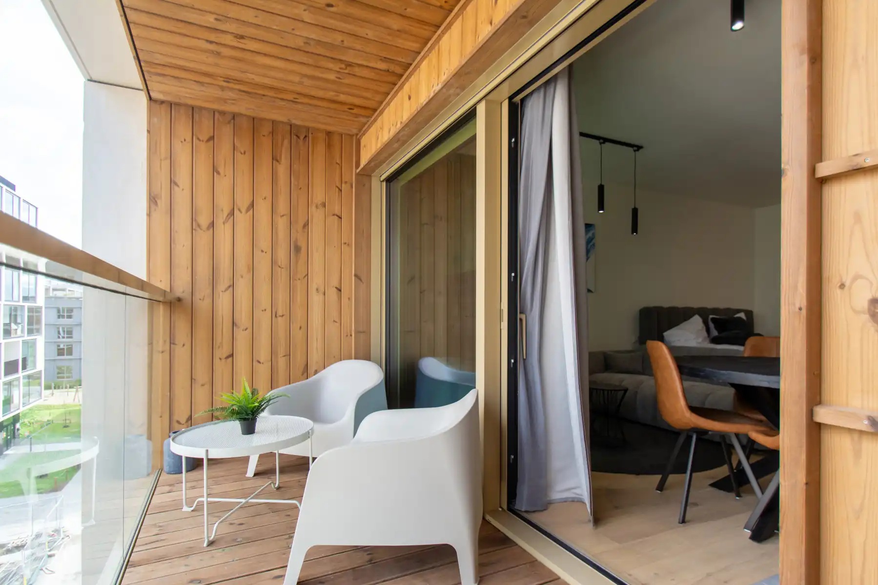 Gemeubelde studio met mooi terrras (Nieuw Zuid) foto 7