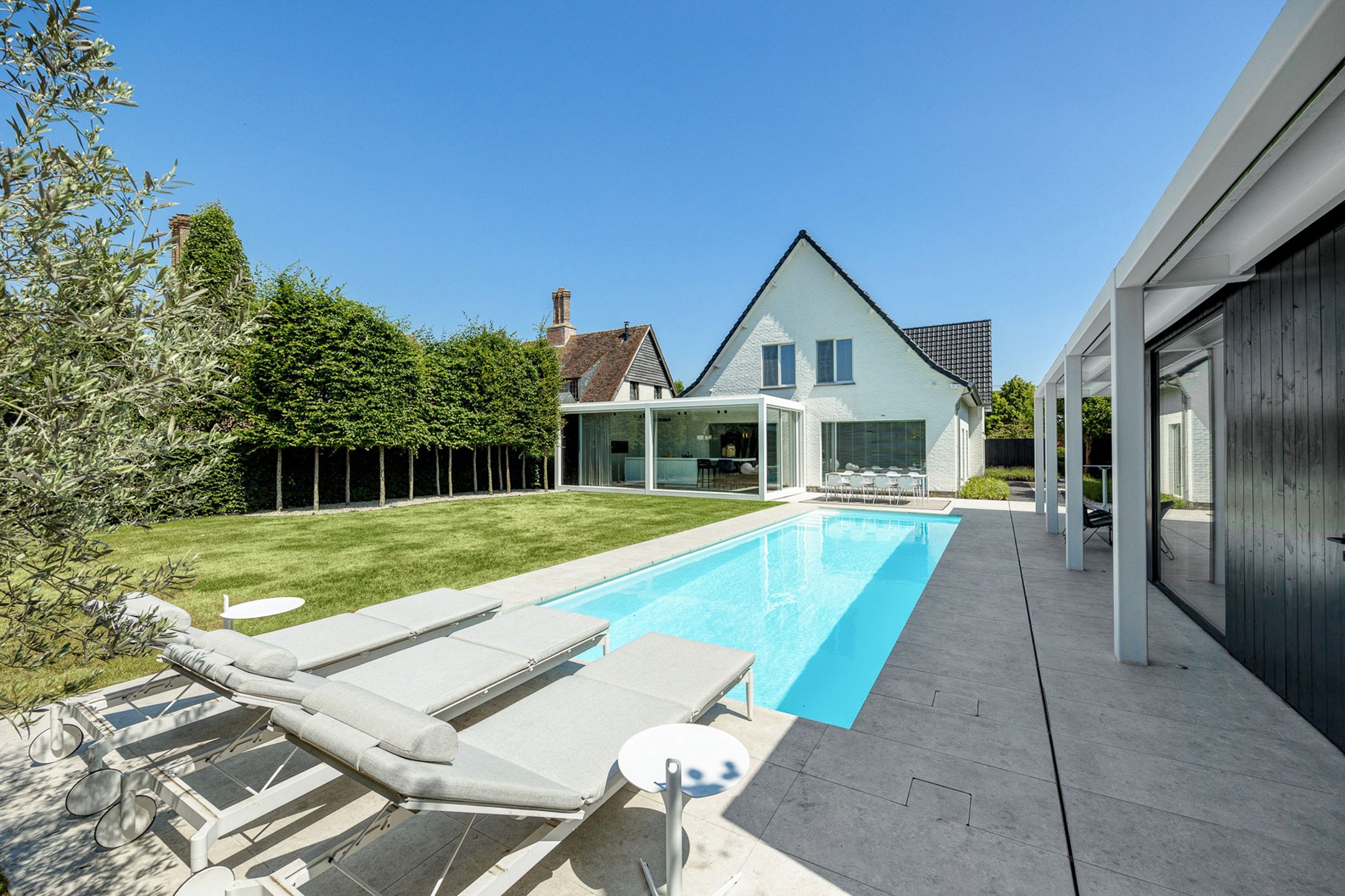 LUXE GERENOVEERDE VILLA, 4 slpk, 3 bdks, zwembad + poolhouse foto {{pictureIndex}}