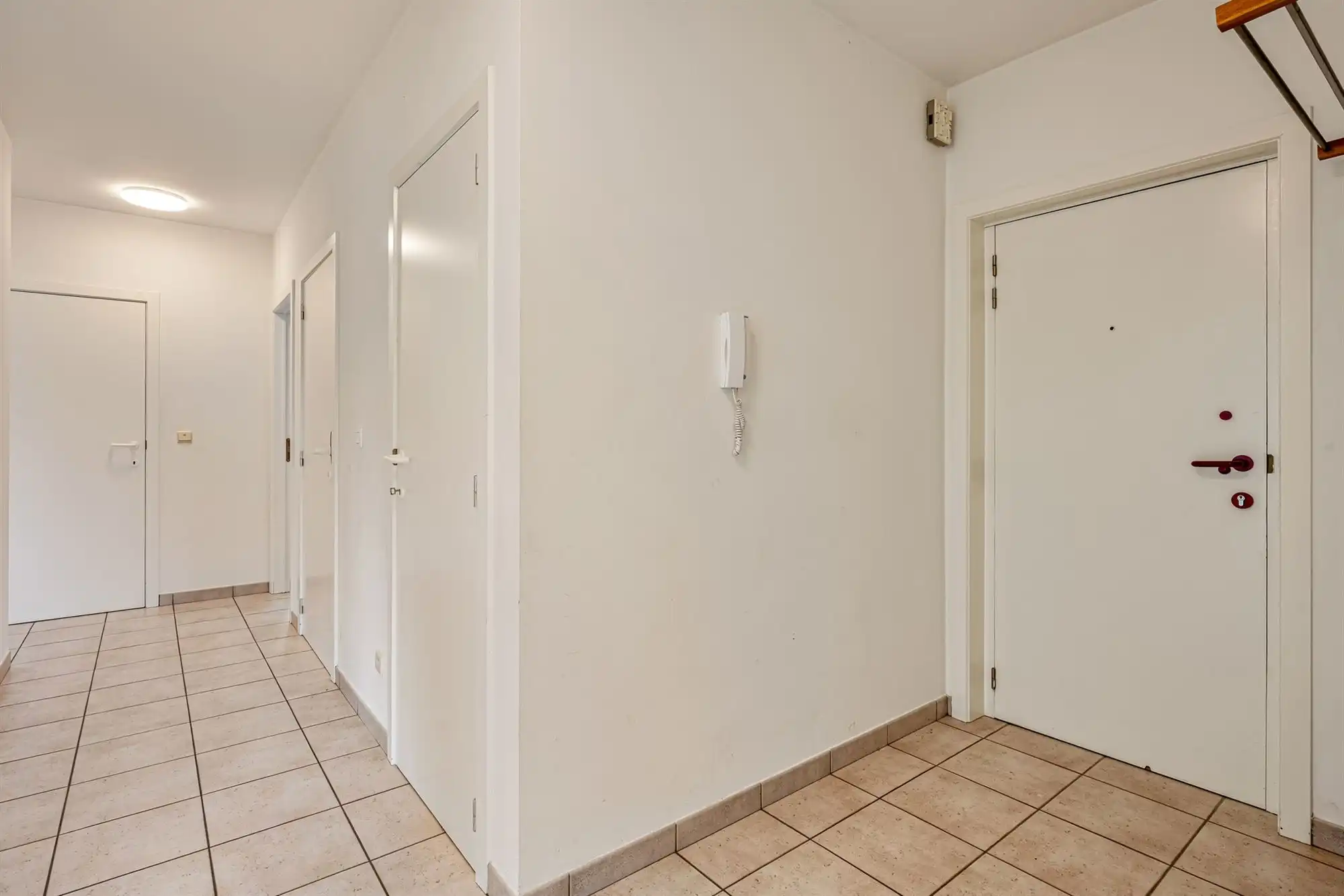 Ruim gelijkvloers appartement met zuidgerichte tuin en garagebox foto 2