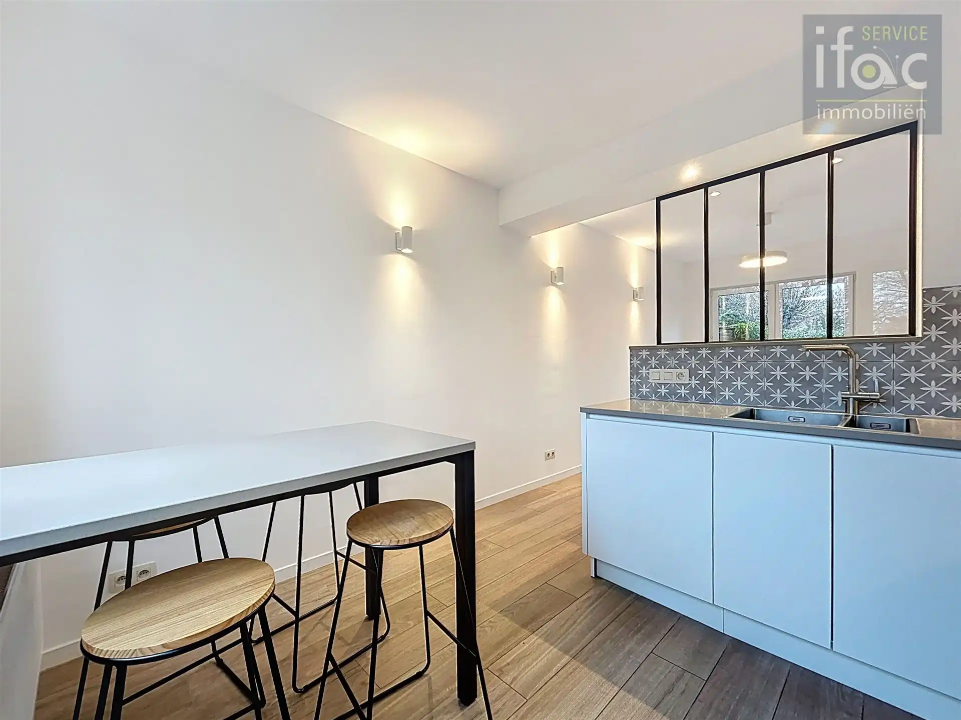 Mooi gerenoveerde woning met 4 slaapkamers en 2 badkamers. foto 6