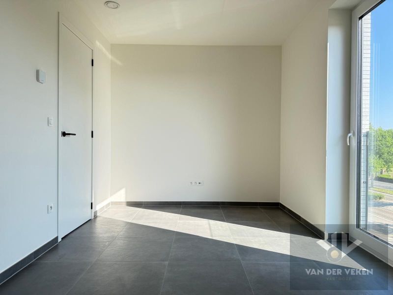HYPERMODERN BEN-NIEUWBOUWAPP MET 2 SLPK EN RUIM TERRAS foto 10
