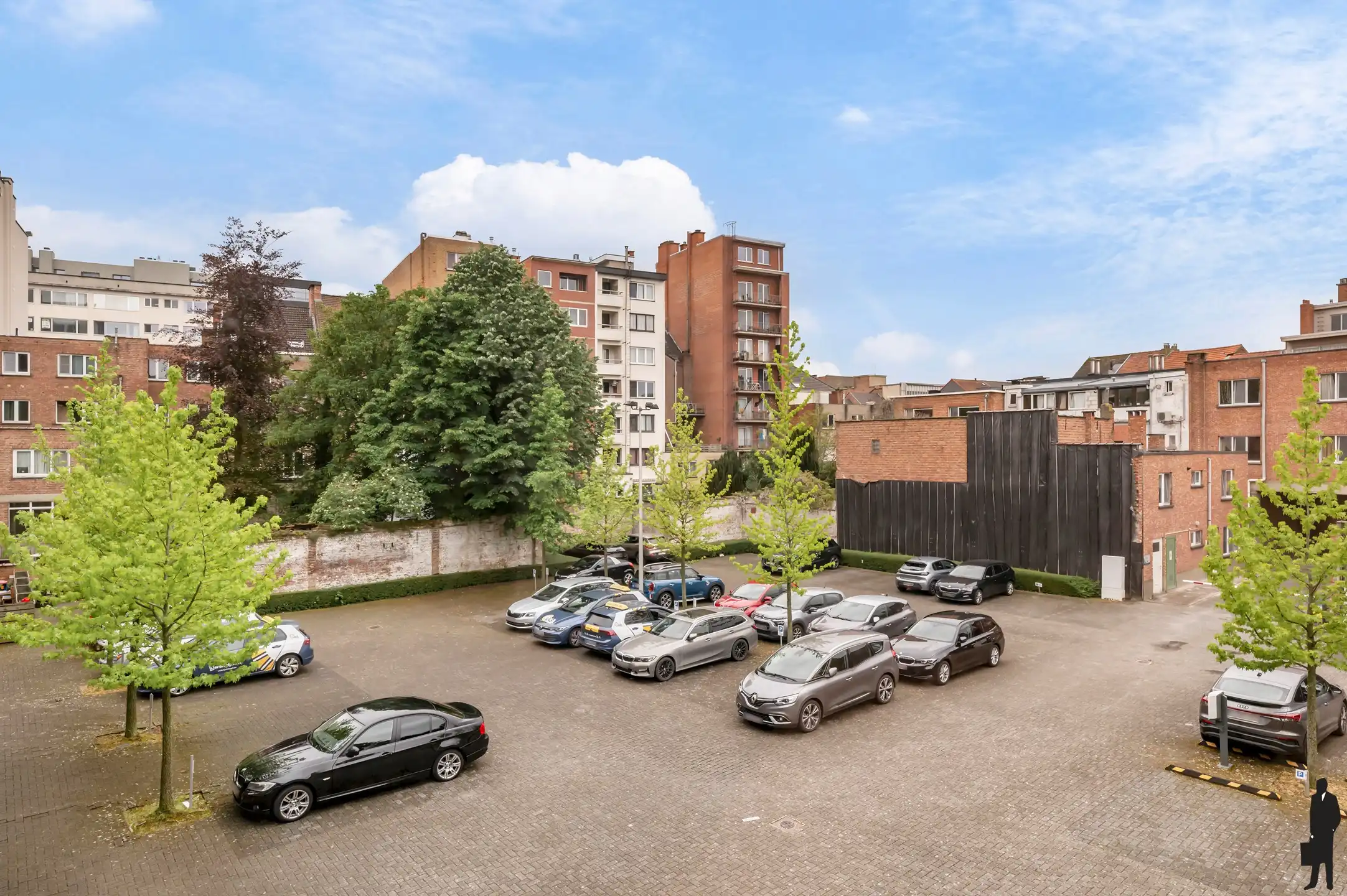 4 gerenoveerde kantoorruimtes (geheel of gedeeltelijk te huren) in een karaktervolle geklasseerde herenwoning met uitstekende bereikbaarheid en ruime parkeervoorzieningen. foto 37