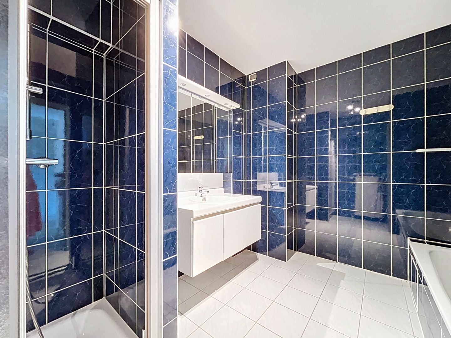 Ruim drie slaapkamer appartement op 800m van zee foto 3