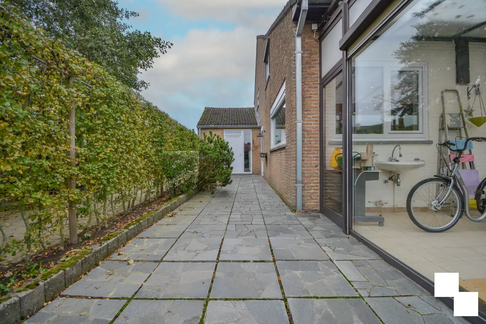 Verrassend ruime HOB met praktijk te Sint-Henricus foto 29