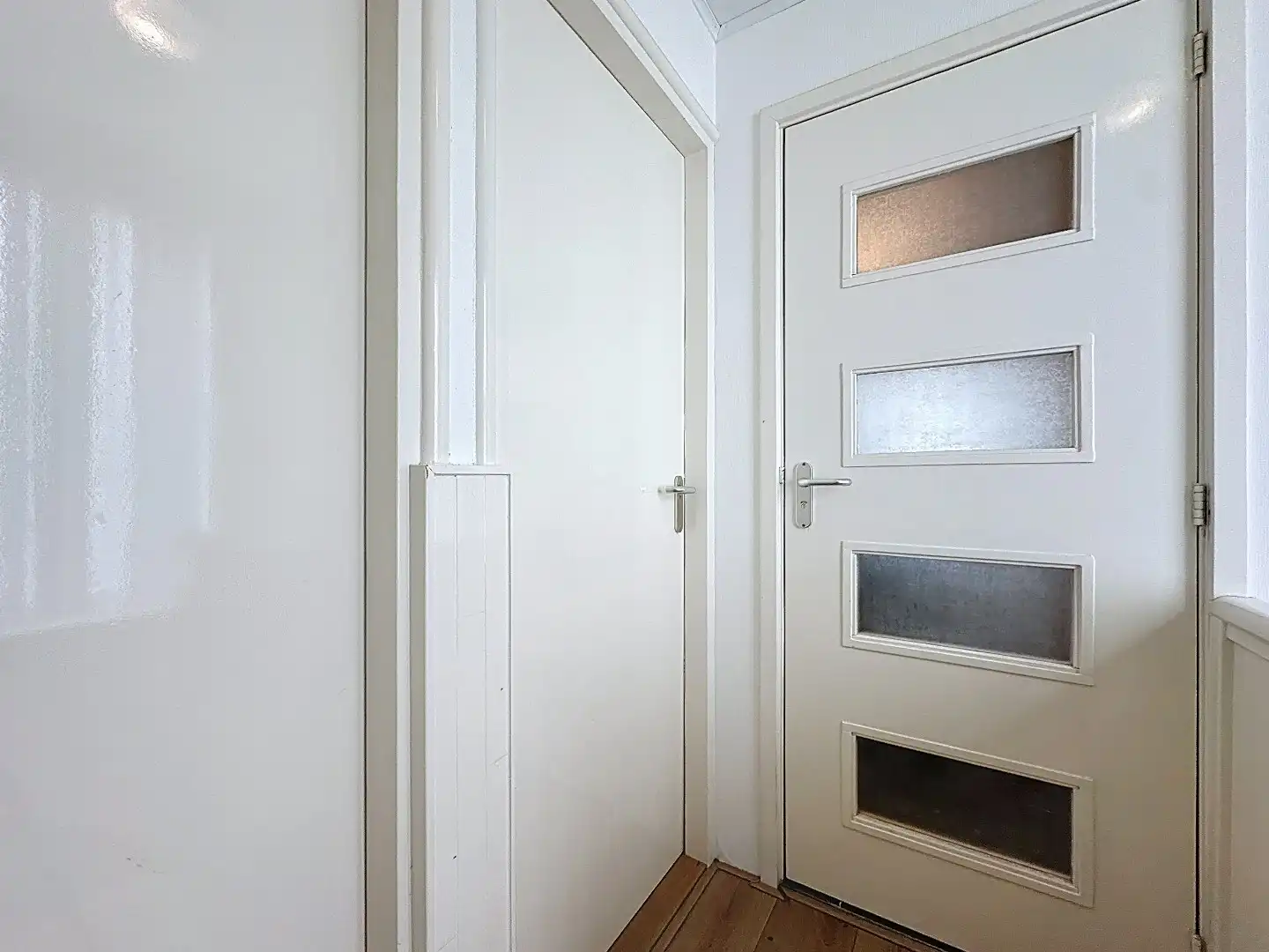 Gerenoveerde half vrijstaande woning met royale tuin en dubbele garage. foto 30