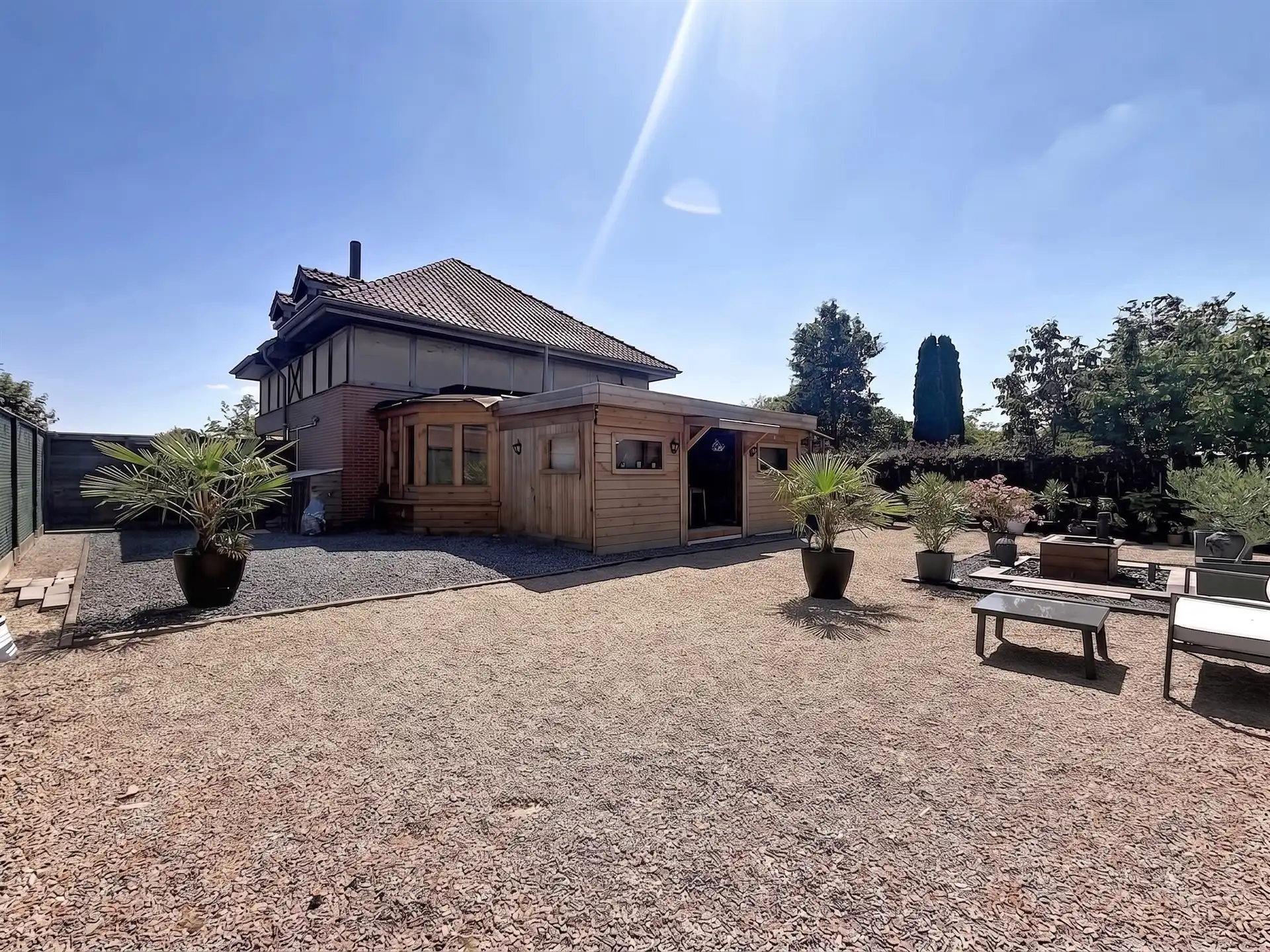 VRIJSTAANDE WONING MET 3 SLAAPKAMERS, POOLHOUSE EN ZONNIGE TUIN OP TOPLOCATIE IN BEVEREN  foto 3