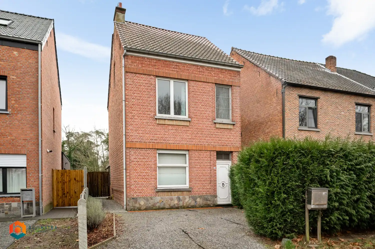 Hoofdfoto van de publicatie: Te renoveren woning met 3 slaapkamers, tuin en garage