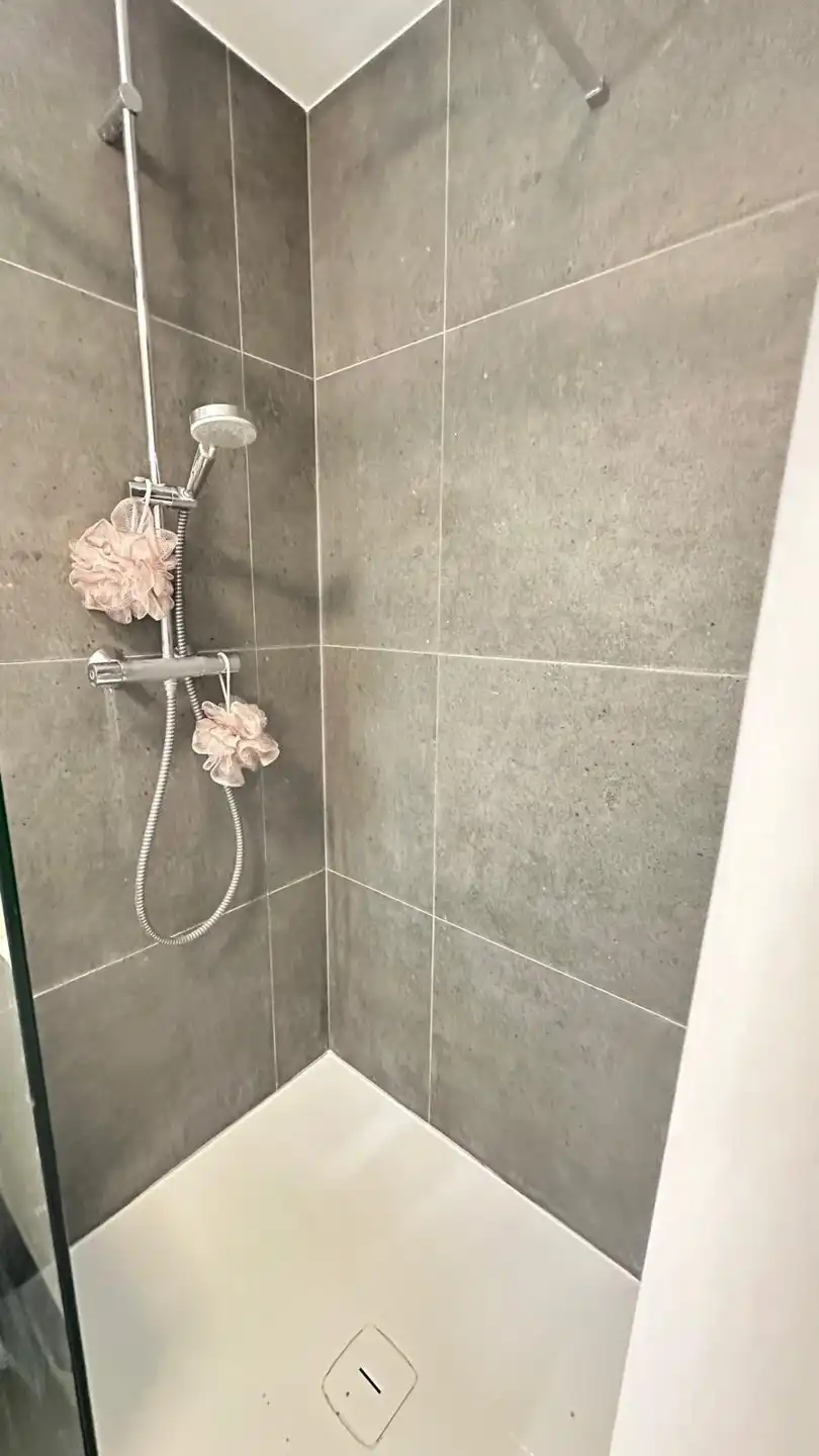 Modern nieuwbouwappartement met terras te huur foto 16