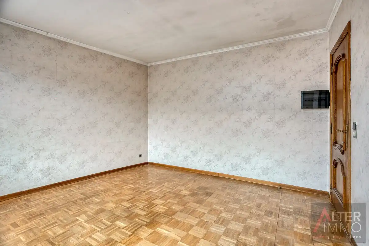 Zéér ruim, te renoveren appartement met 3 slaapkamers! foto 11