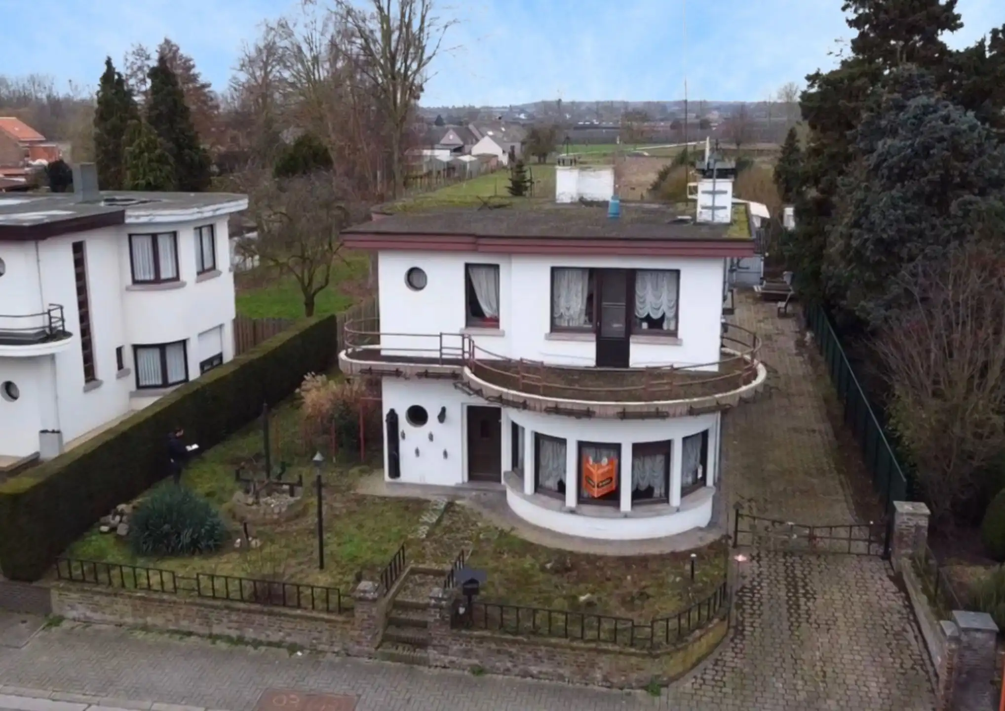 Volledig te renoveren interbellumvilla op perceel van 31a90 foto 3