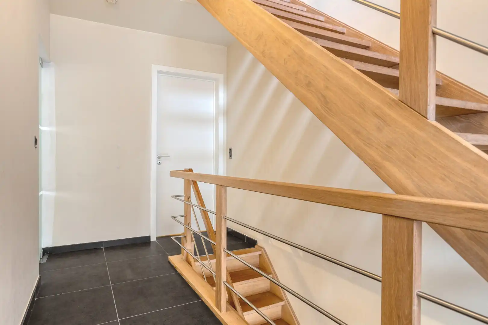 Instapklare bel-etagewoning met dubbele garage en tuin in het centrum van Retie foto 15