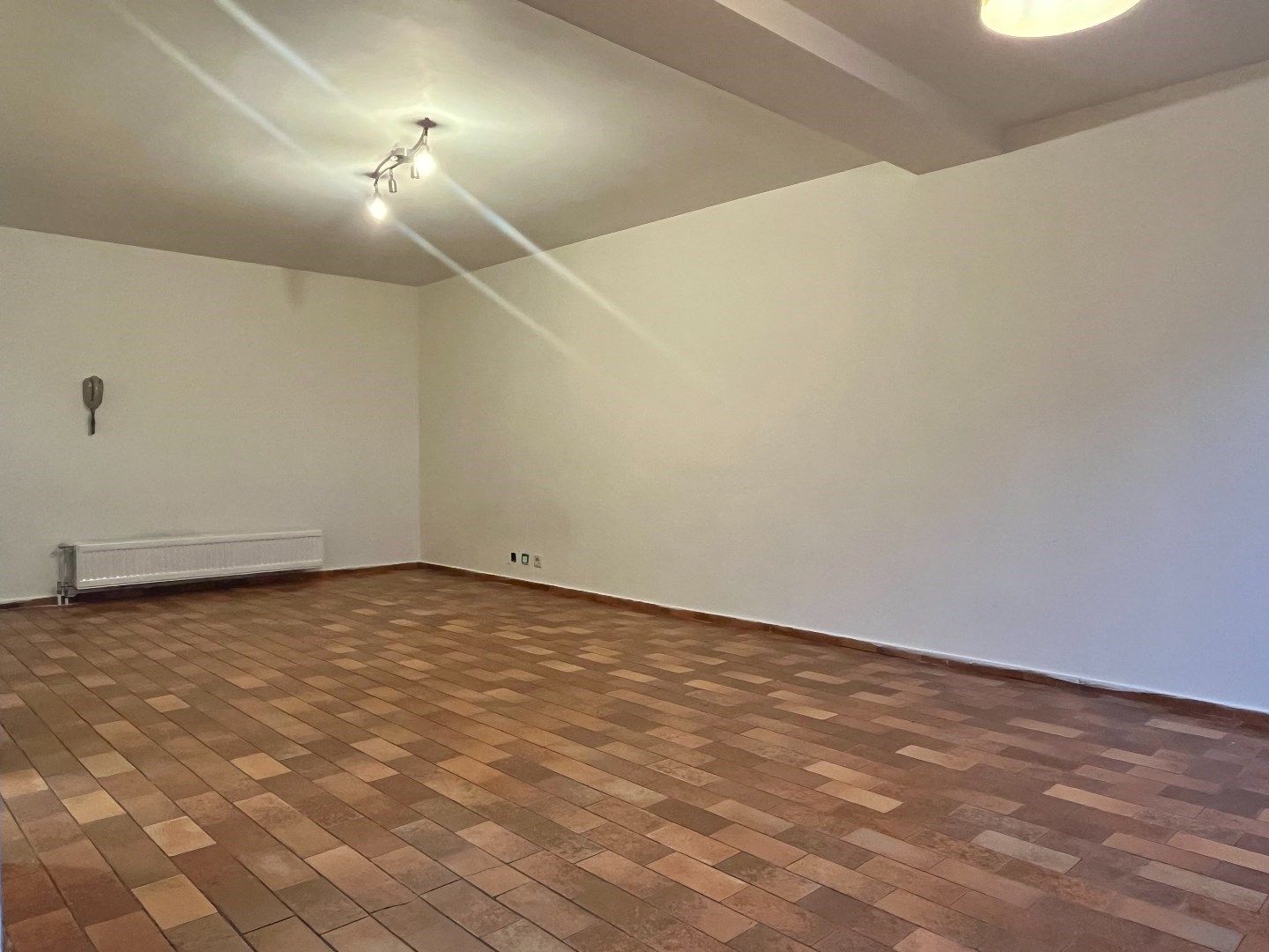 Appartement te koop op gelijkvloers in Roeselare met ruim terras!  foto 3