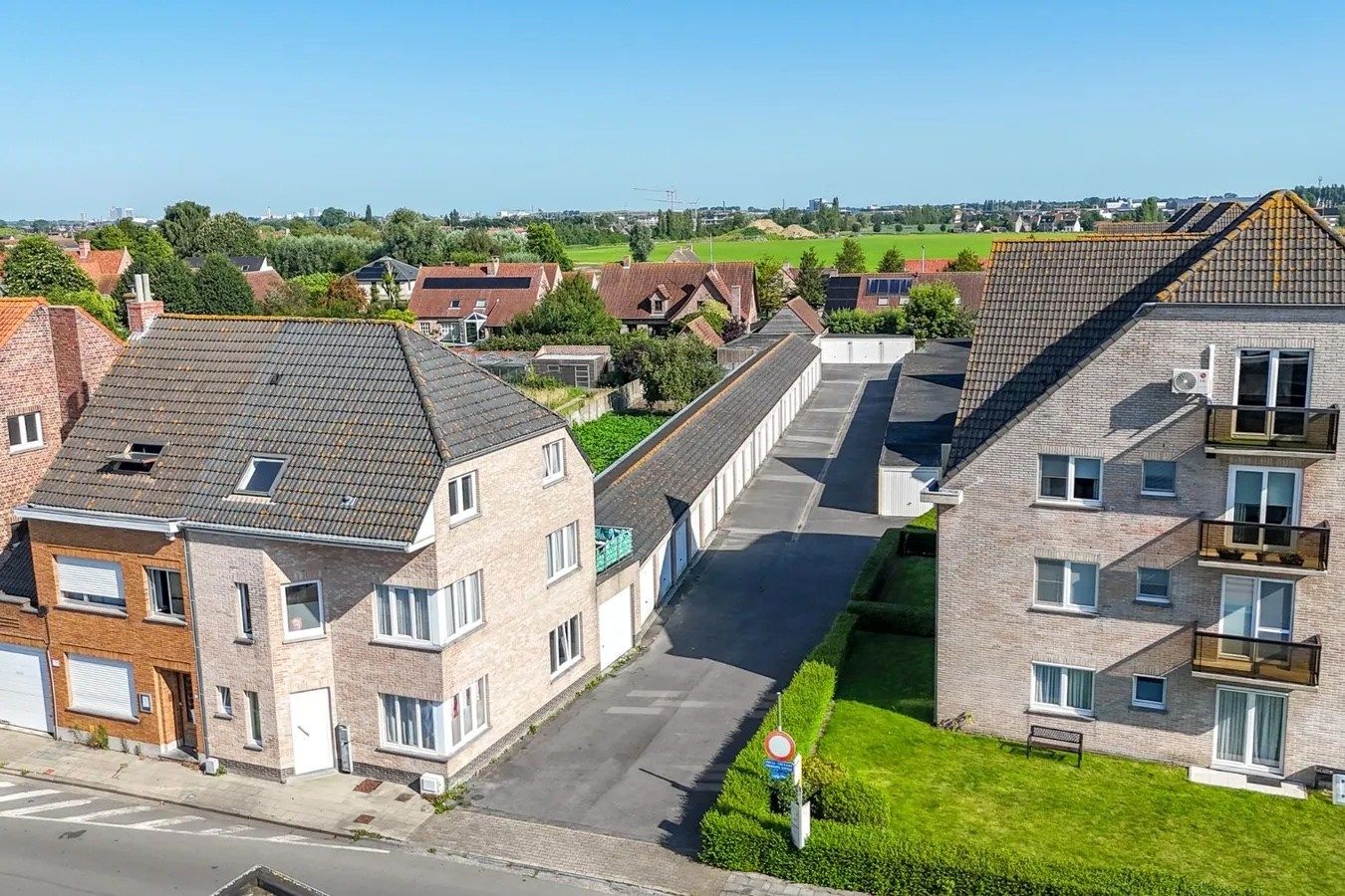 Garagebox in centrum Oudenburg foto 2