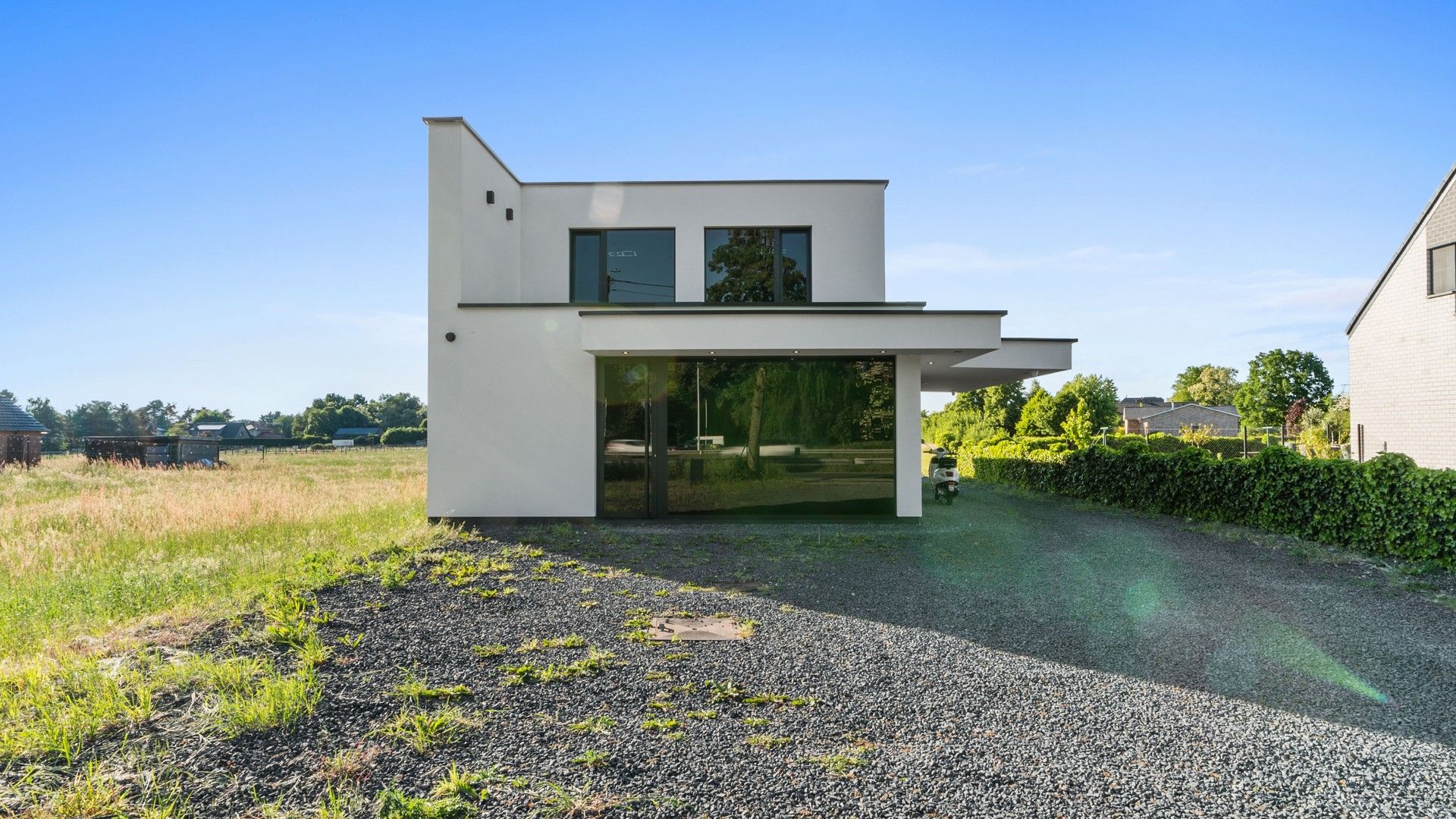 Luxueuze nieuwbouwwoning met handelsruimte/bureel te Genk foto 2