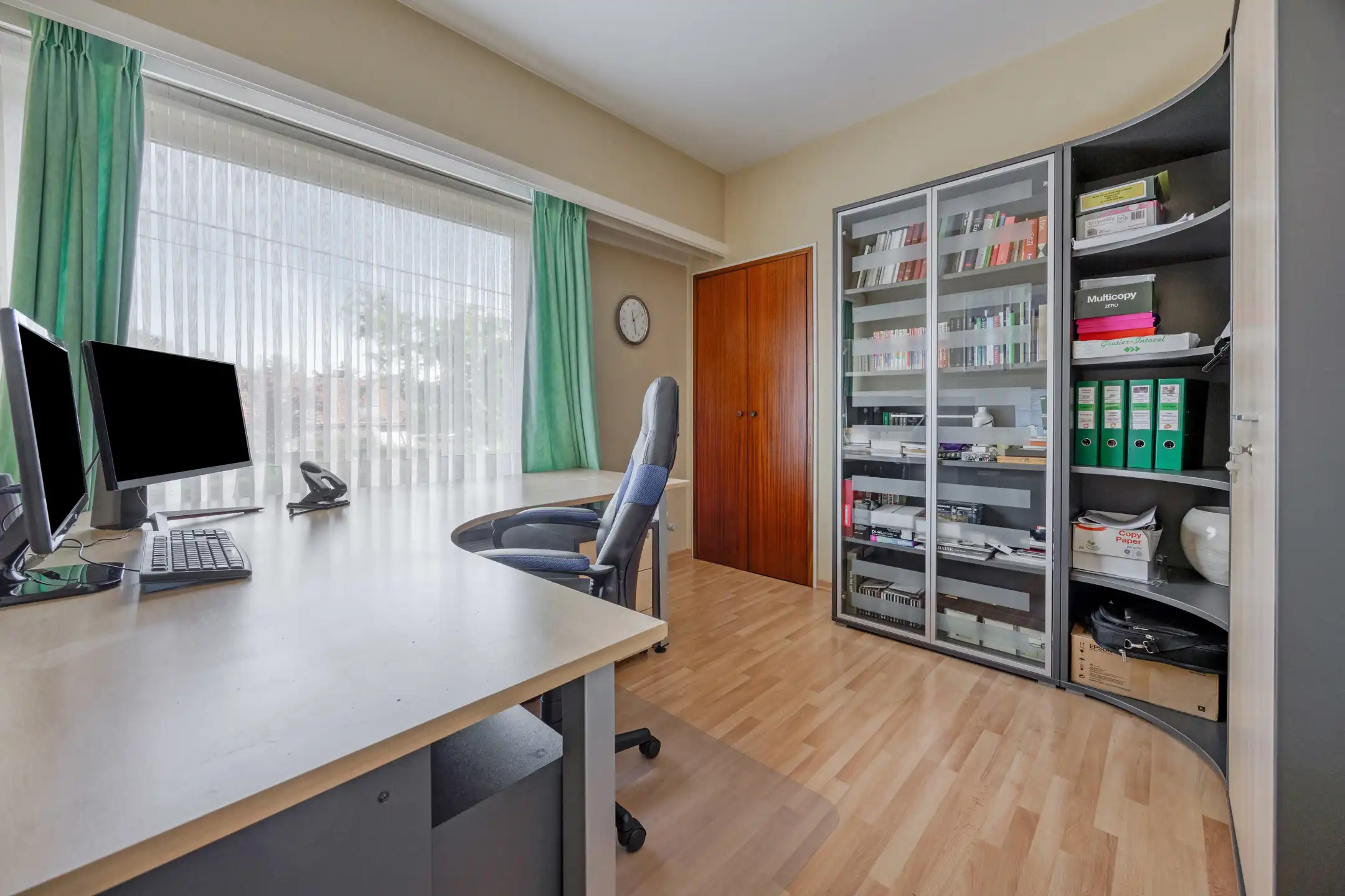 Ruime gezinswoning met 5 slaapkamers in rustige wijk foto 14