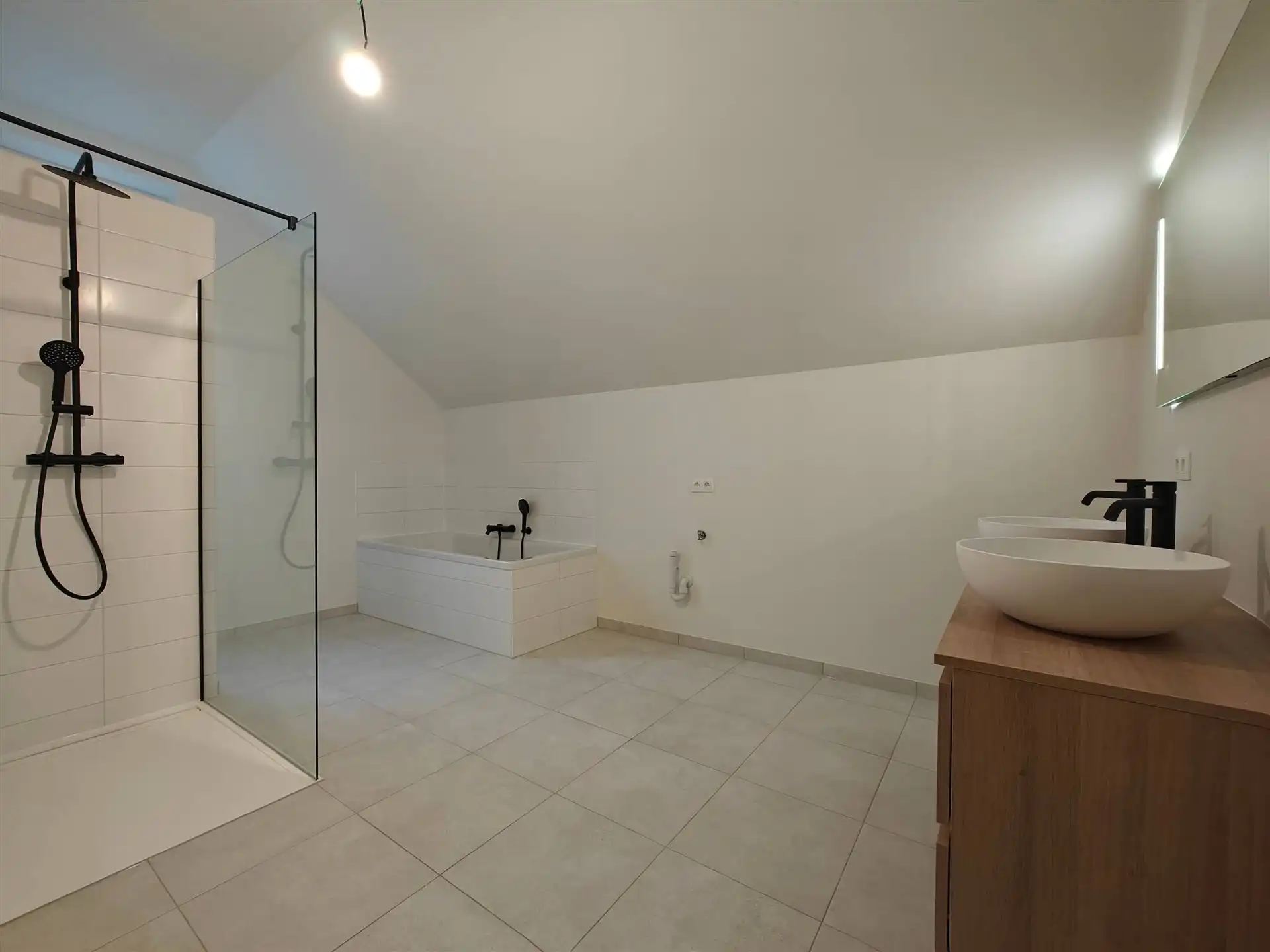 Nieuwbouwwoning te vucht met 3 slaapkamers foto 12