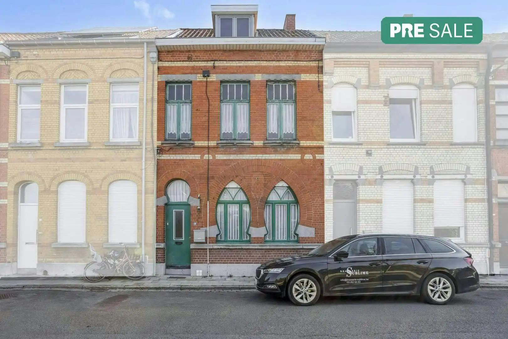 Hoofdfoto van de publicatie: Te renoveren woning in de Vredestraat 20 te Izegem 