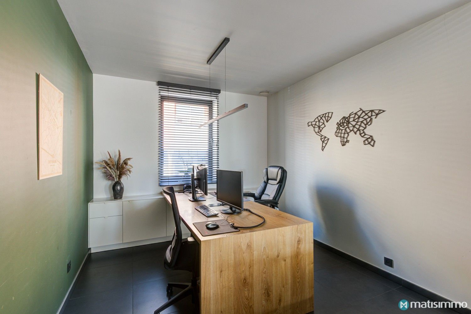 RUIME INSTAPKLARE GEZINSWONING MET 4 SLAAPKAMERS, TUIN EN ZONNEPANELEN foto 5