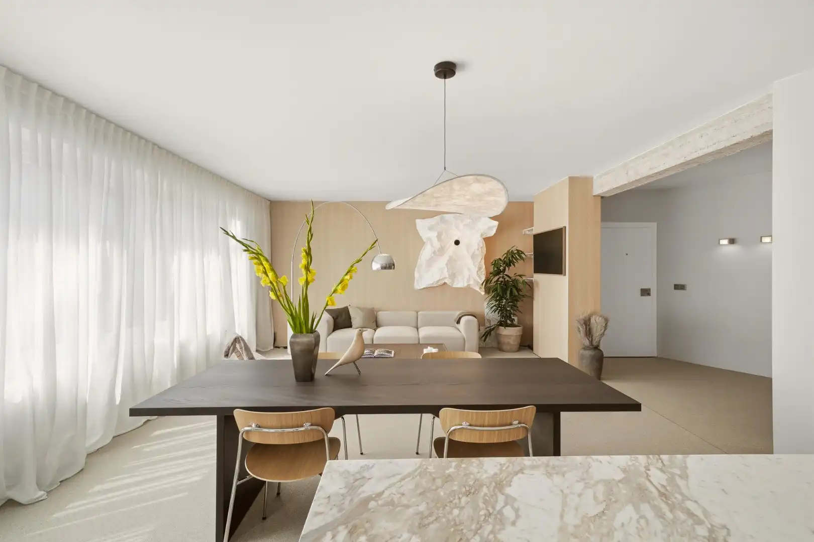 Stijlvol gerenoveerd stadsappartement met maatwerk, 2 slaapkamers en veel bergruimte foto 14
