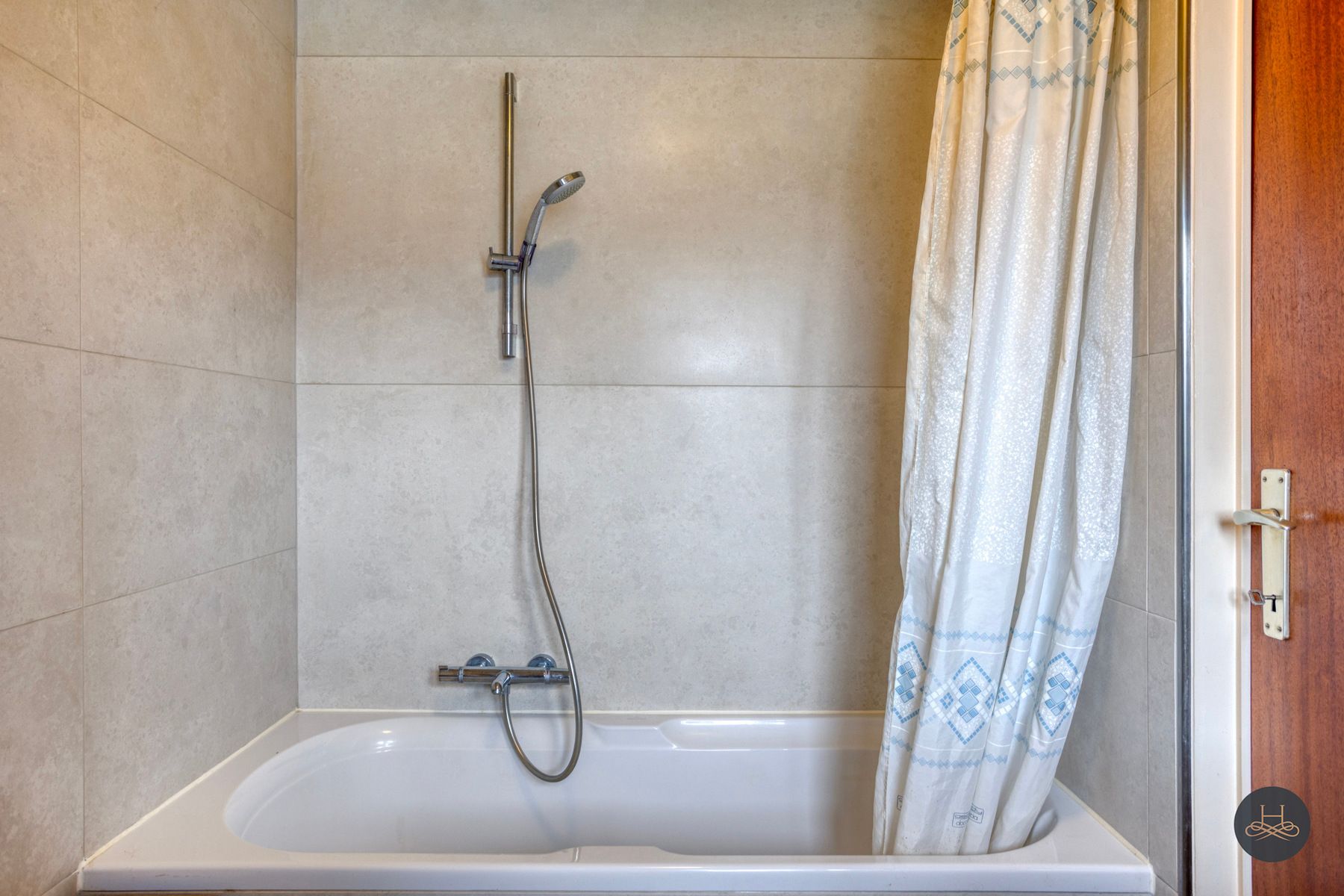 Ruime woning in een rustige groene wijk op een groot perceel foto 40
