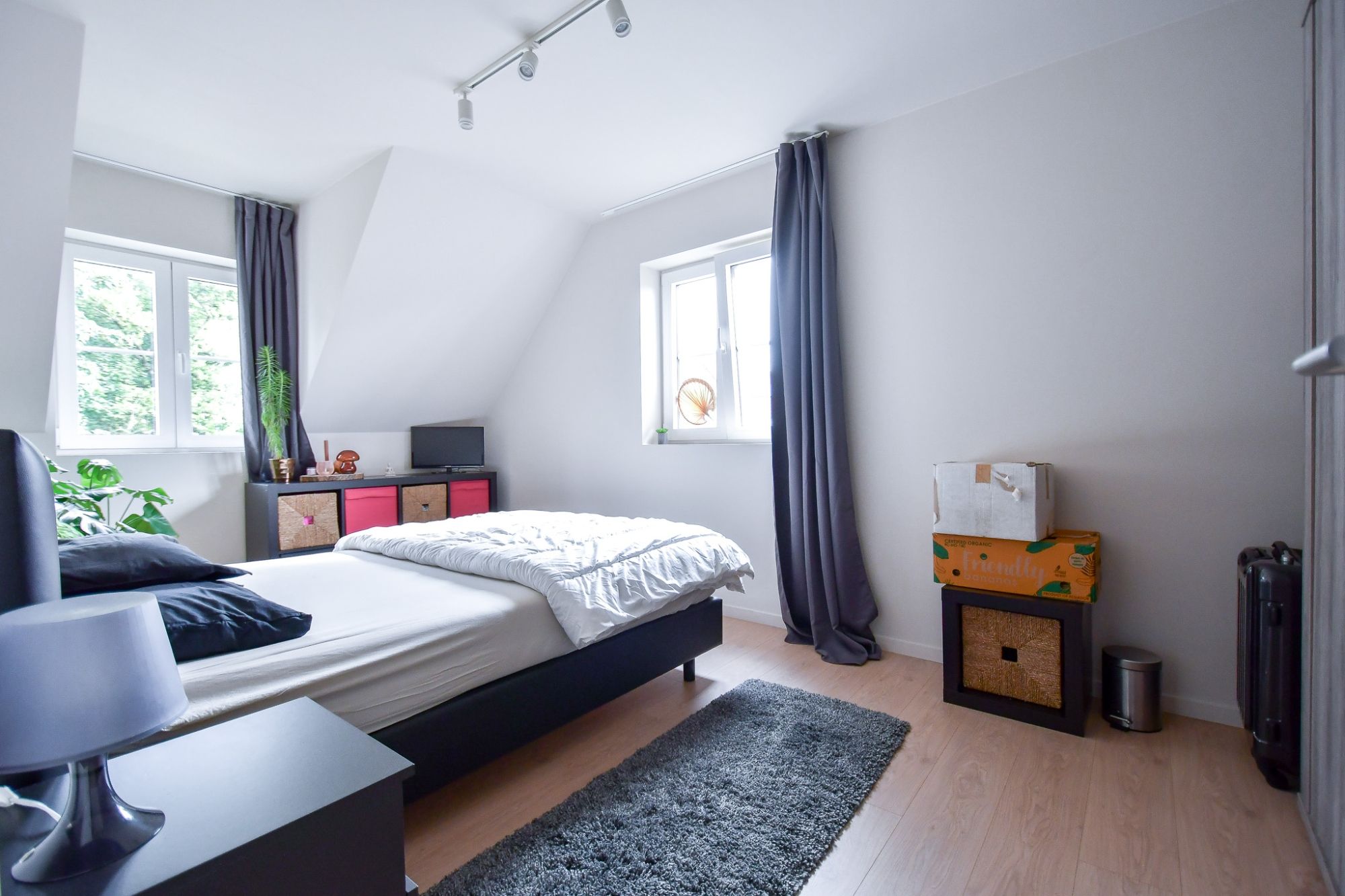RUSTIG GELEGEN, RUIME woning met zongerichte tuin en garage foto 13