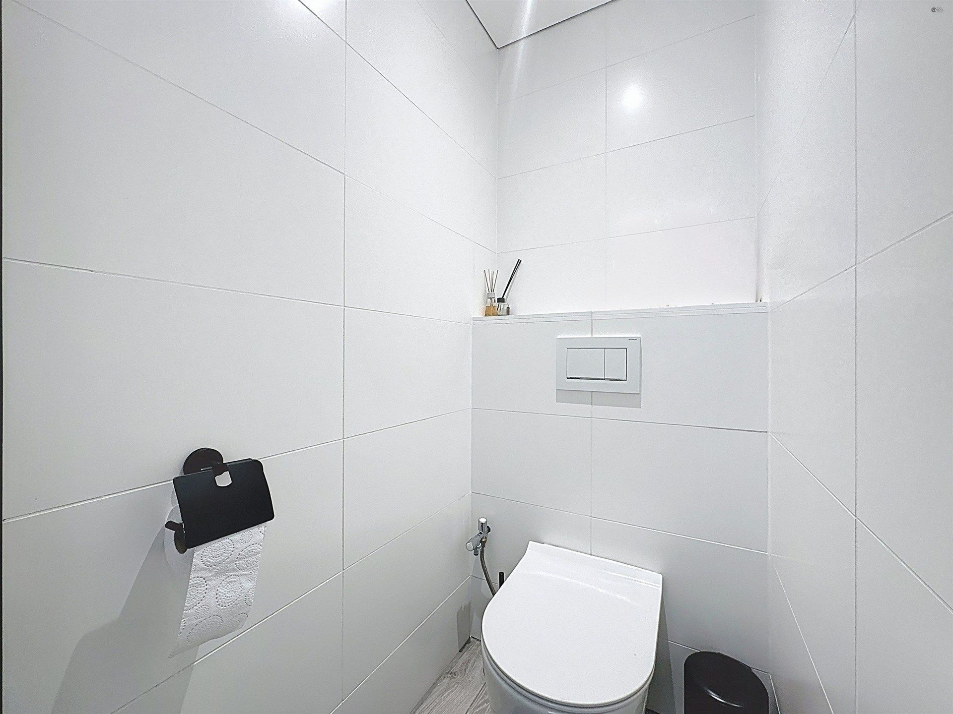 Instapklaar 2-slaapkamer appartement met 40m² terras op toplocatie. foto 13