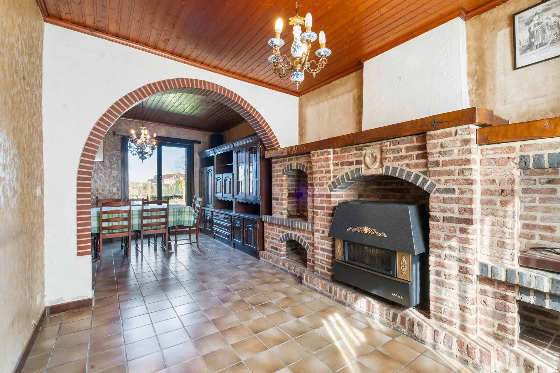 Woning met 4 slaapkamers, garage en tuin foto 2