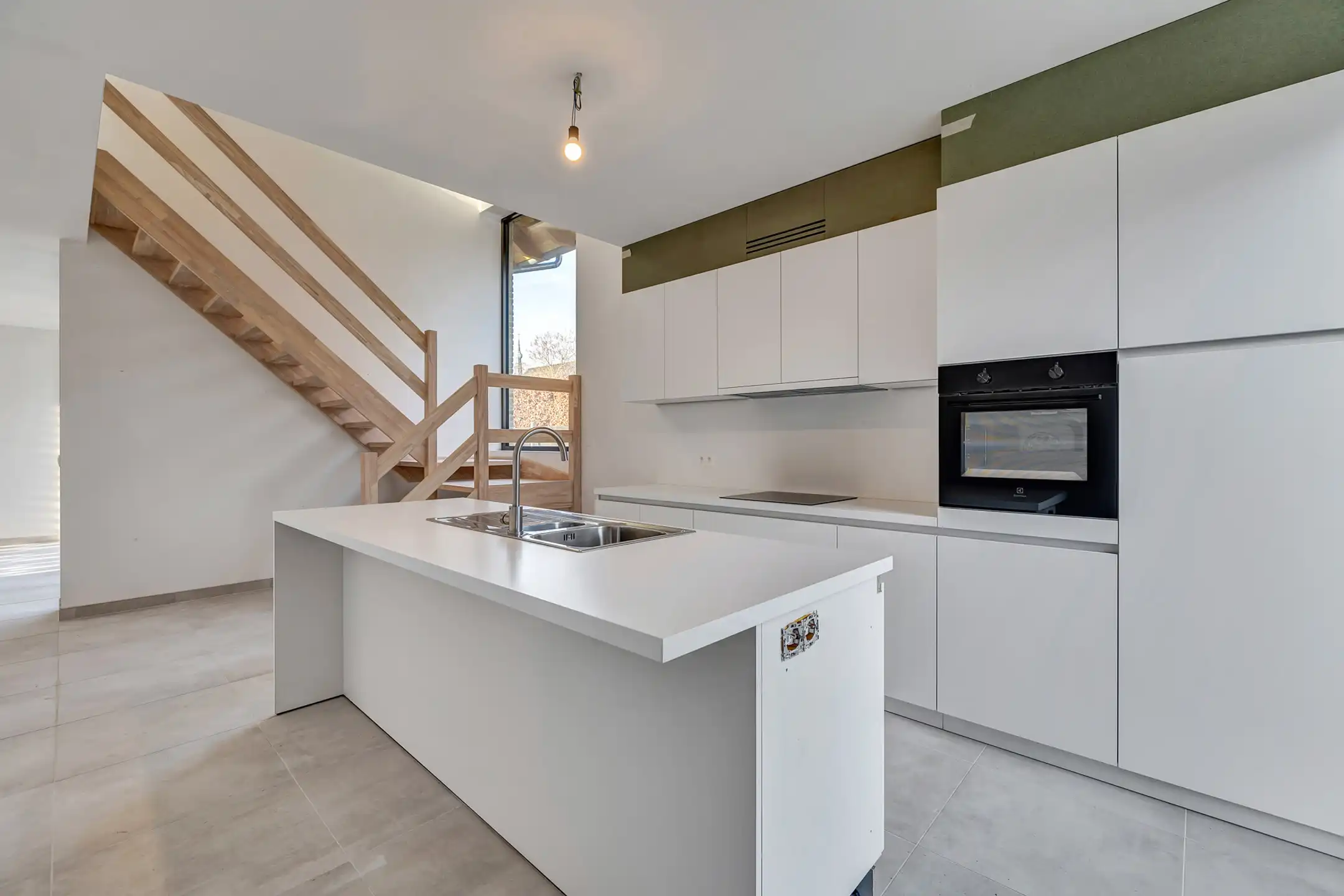 Prachtige half open nieuwbouwwoning in uniek woonerf foto 9