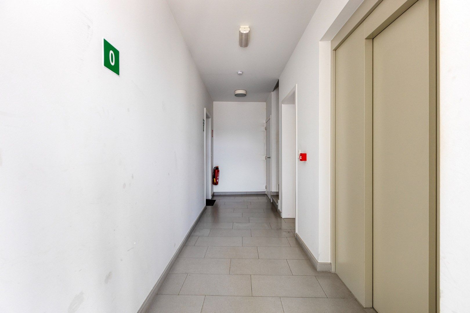 Instapklaar gelijkvloers appartement met 3 slpks, kelderberging en parking te OLV Olen ! foto 20