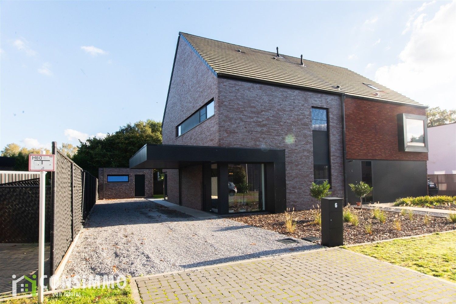 Instapklaar nieuwbouwwoning met 4 slaapkamers in Genk! foto {{pictureIndex}}