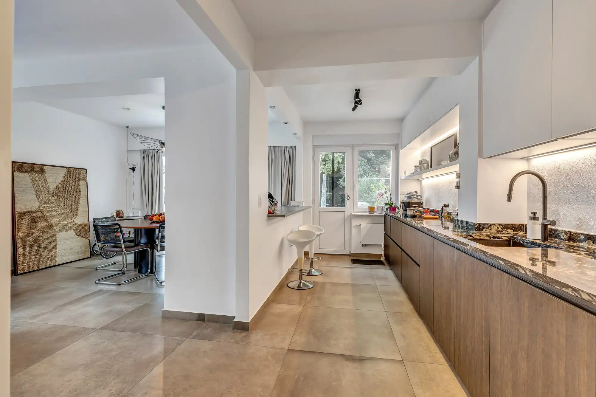Gerenoveerde woning met 4 slpks op strategische locatie! foto 9