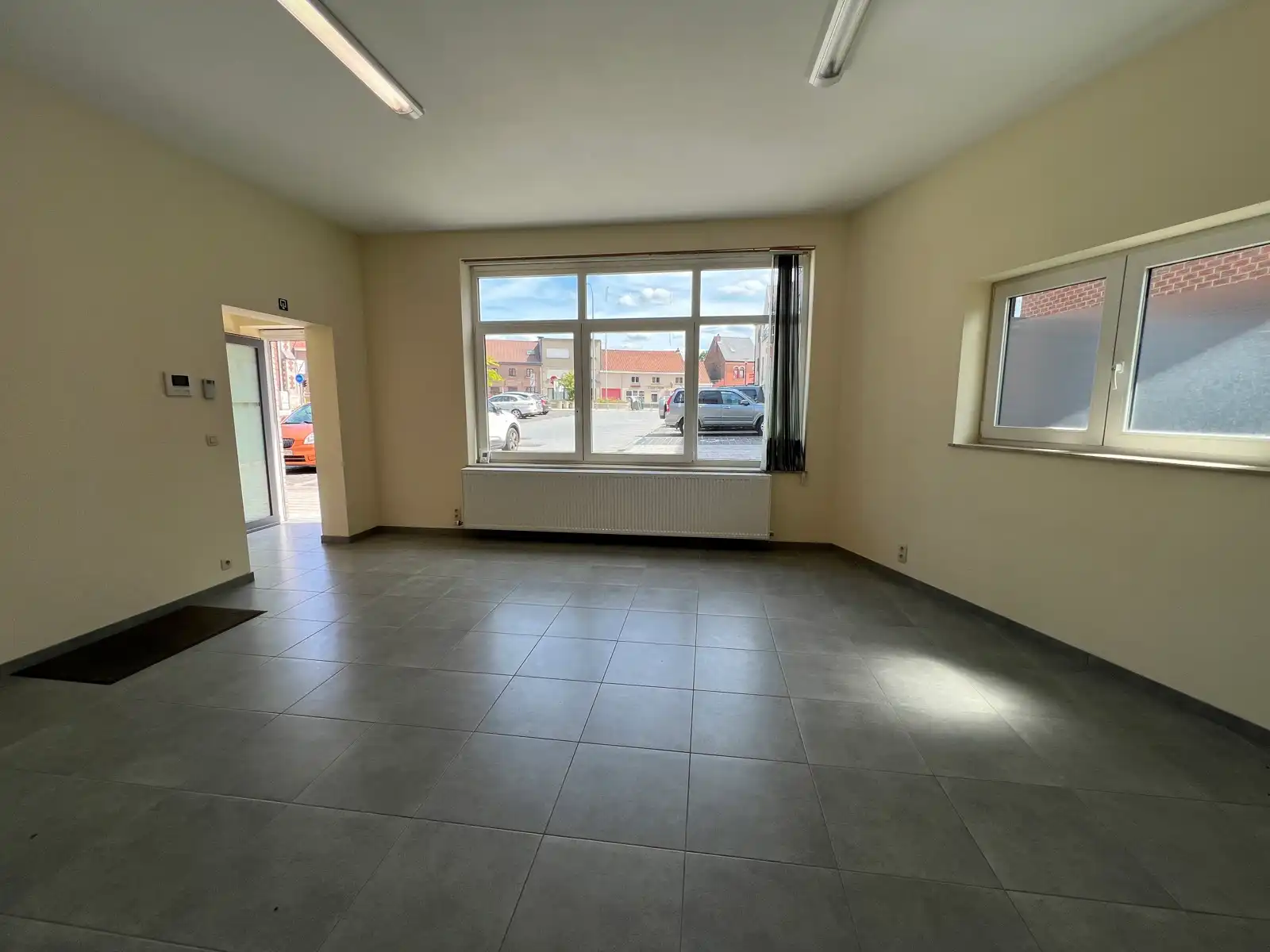 MULTIFUNCTIONELE HANDELSRUIMTE TE HUUR IN DE GEMEENTE ASSE foto 5