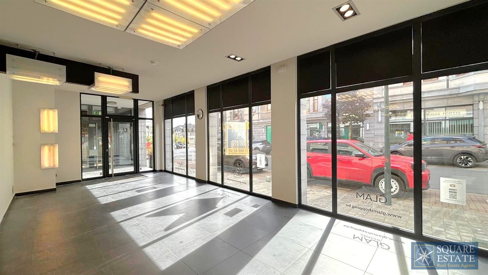 Winkelruimte op de Markt van Wemmel foto {{pictureIndex}}