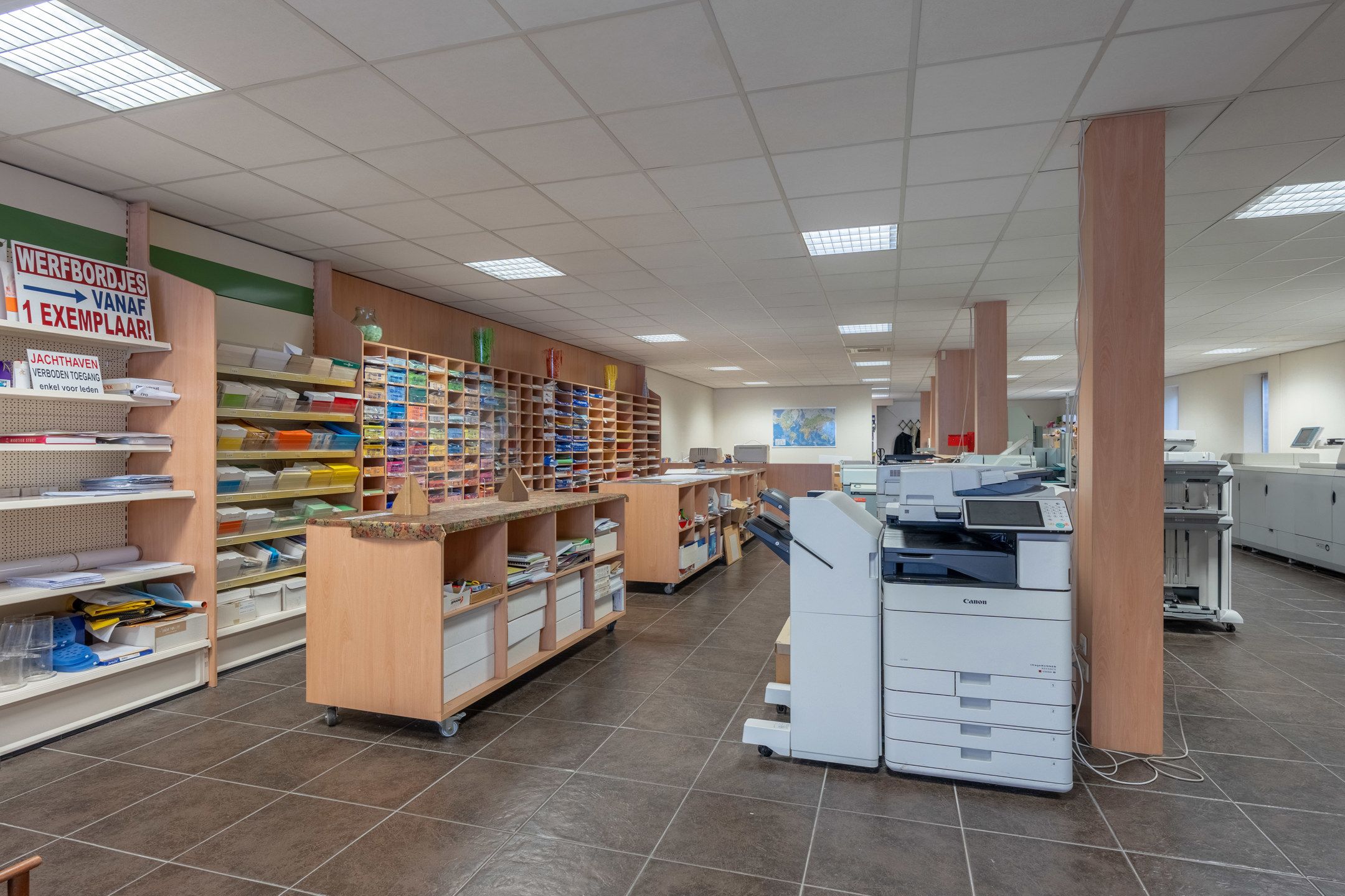 Verrassend ruime handelswoning met bovenliggend appartement. foto 7