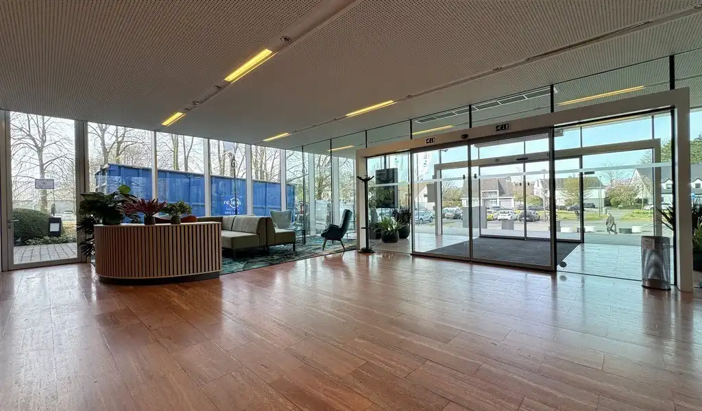 Full-service kantoor in BluePoint Business Center foto 11