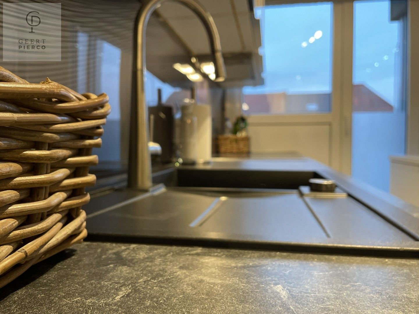 Gerenoveerd appartement met twee slaapkamers, ruim terras en ondergrondse staanplaats aan de stadsrand van Tienen. foto 8