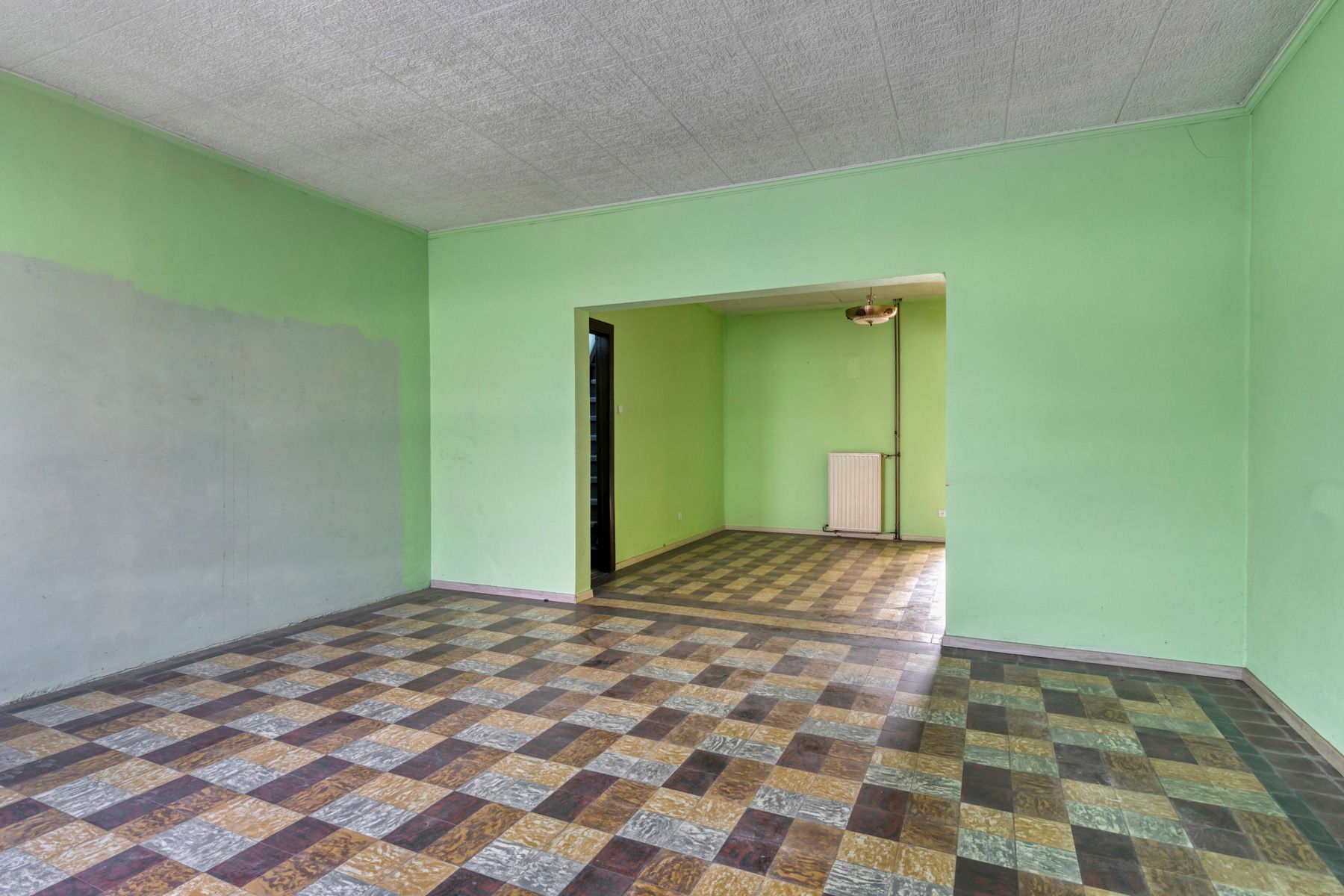 Te renoveren woning met ruime tuin. foto 2